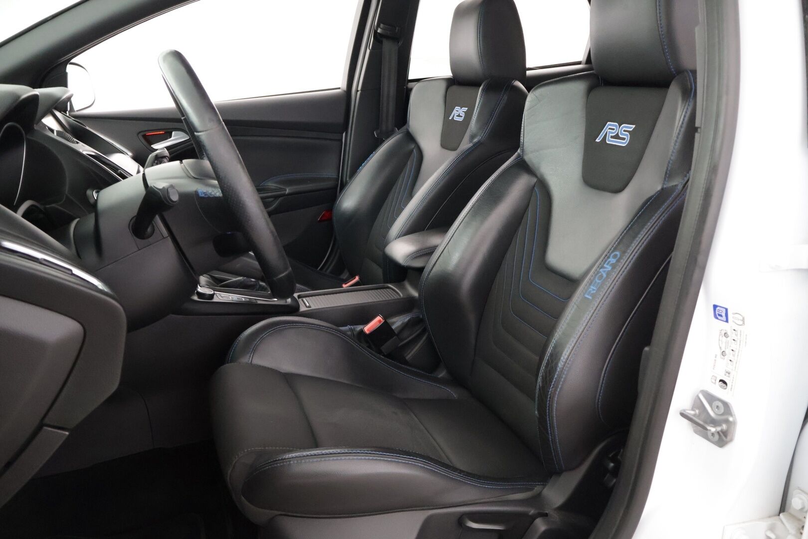 Ford Focus 2016 2,3 EcoBoost 350 hv start/stop M6 RS 5-ovinen - Suomi-Auto | Lämmitettävä tuulilasi | Vakionopeudensäädin | Peruutuskamera | Keyless | Lämmitettävä ohjauspyörä | 2x Avain | Launch Control 