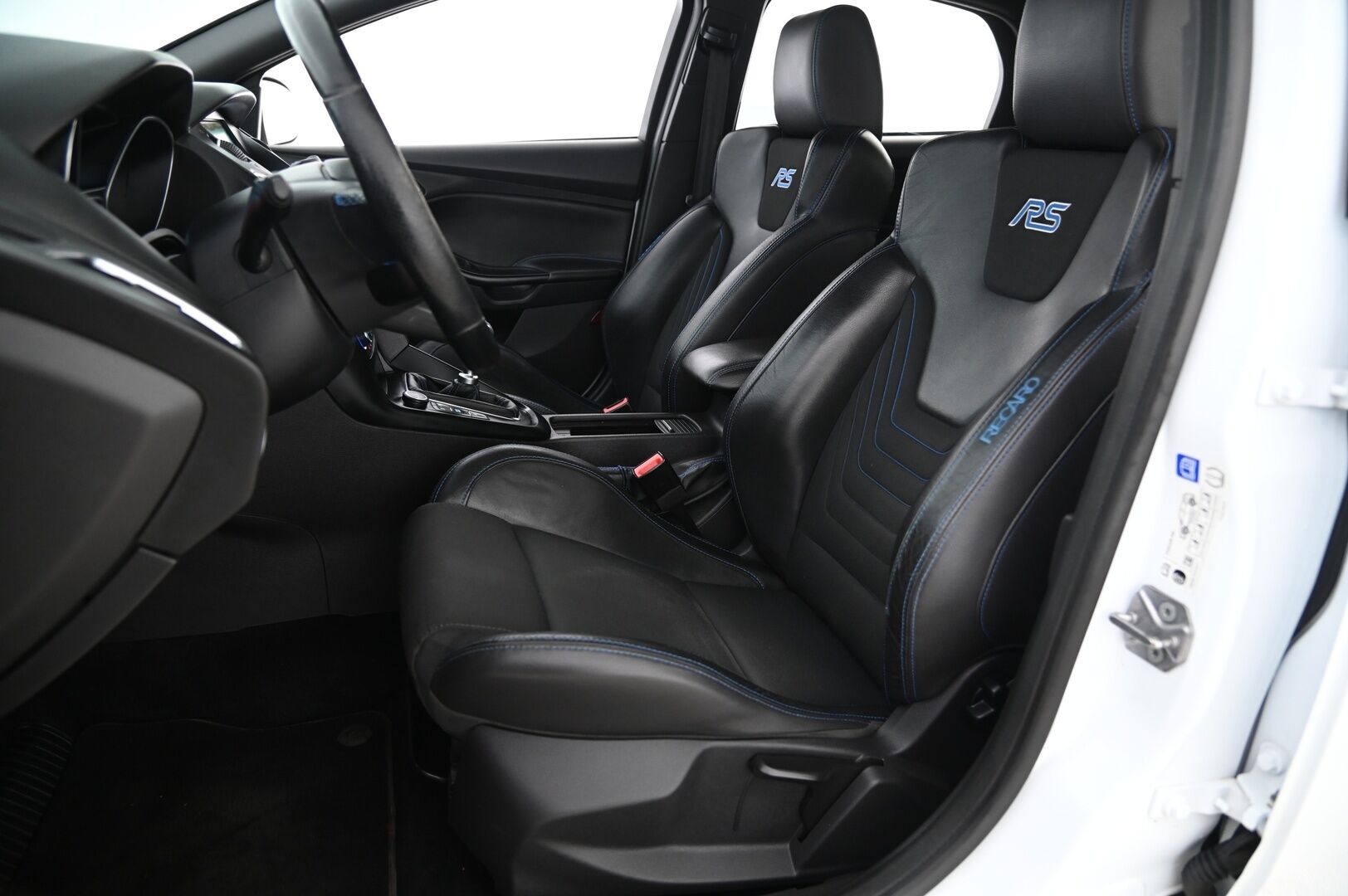 Ford Focus 2016 2,3 EcoBoost 350 hv start/stop M6 RS 5-ovinen Vakionopeudensäädin / Peruutuskamera / Keyless / Lämmitettävä Tuulilasi - Suomi-Auto / Lämmitettävä ohjauspyörä / 2x Avain / Launch Control 