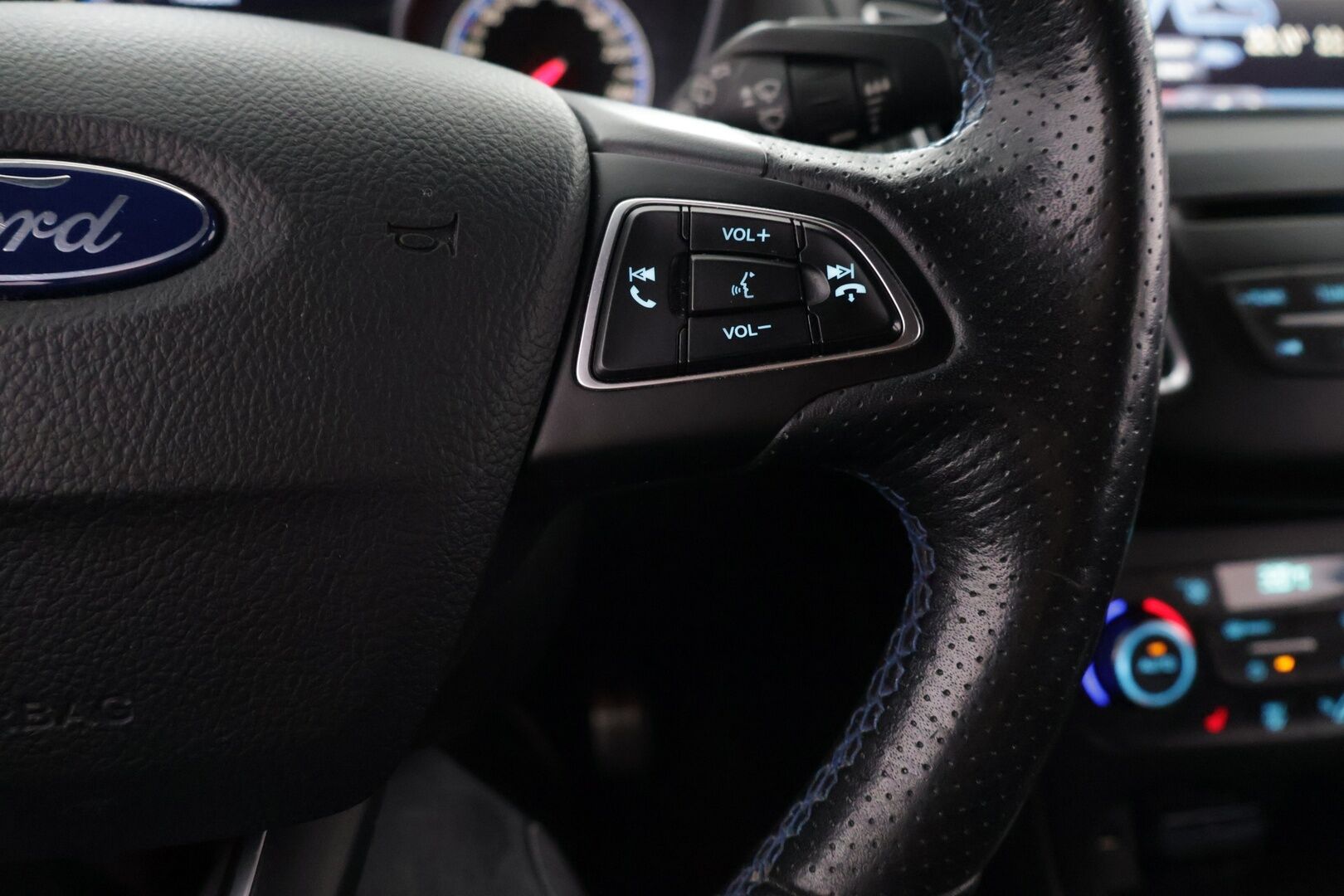 Ford Focus 2016 2,3 EcoBoost 350 hv start/stop M6 RS 5-ovinen - Suomi-Auto | Lämmitettävä tuulilasi | Vakionopeudensäädin | Peruutuskamera | Keyless | Lämmitettävä ohjauspyörä | 2x Avain | Launch Control 