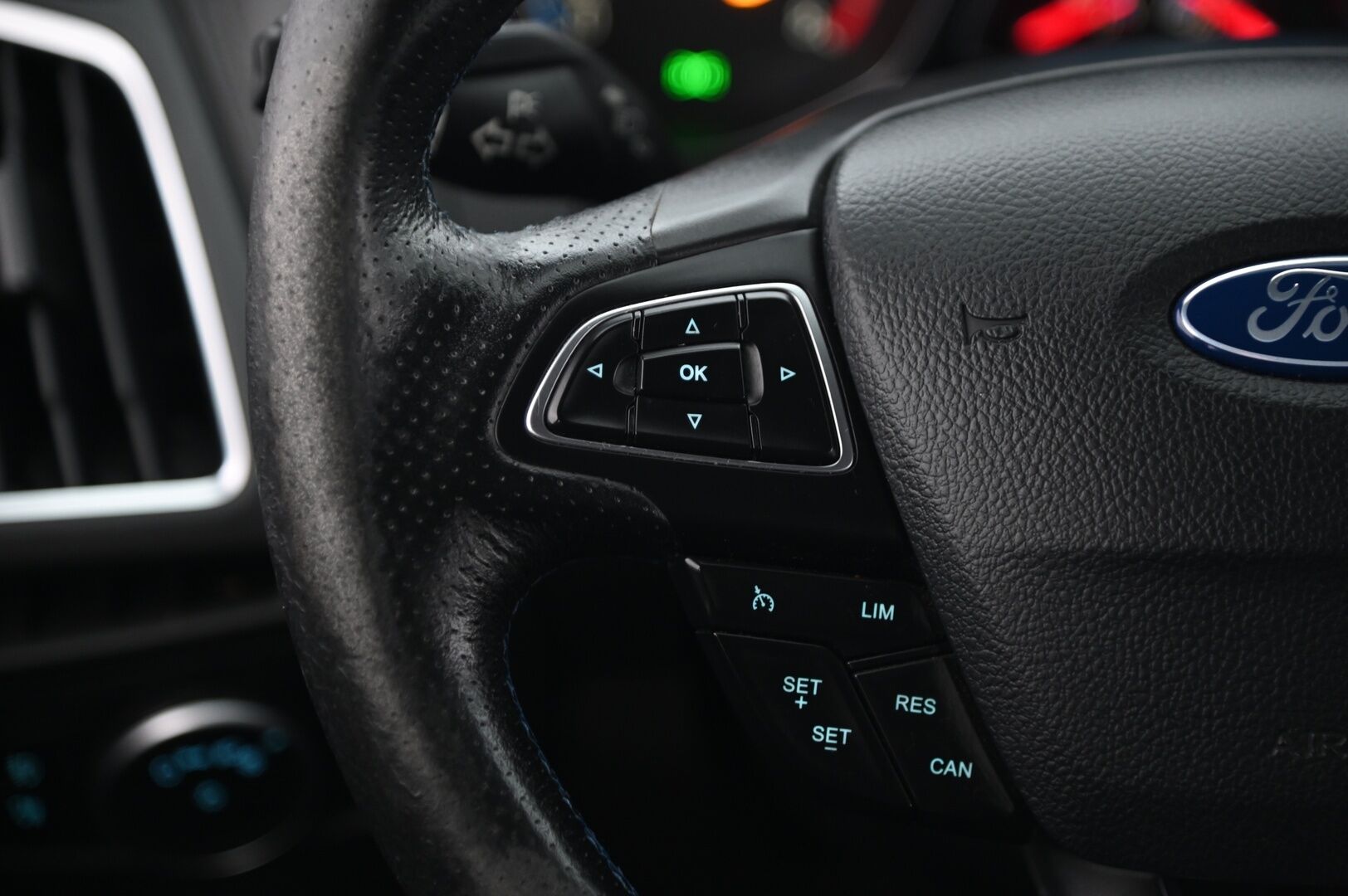 Ford Focus 2016 2,3 EcoBoost 350 hv start/stop M6 RS 5-ovinen Vakionopeudensäädin / Peruutuskamera / Keyless / Lämmitettävä Tuulilasi - Suomi-Auto / Lämmitettävä ohjauspyörä / 2x Avain / Launch Control 