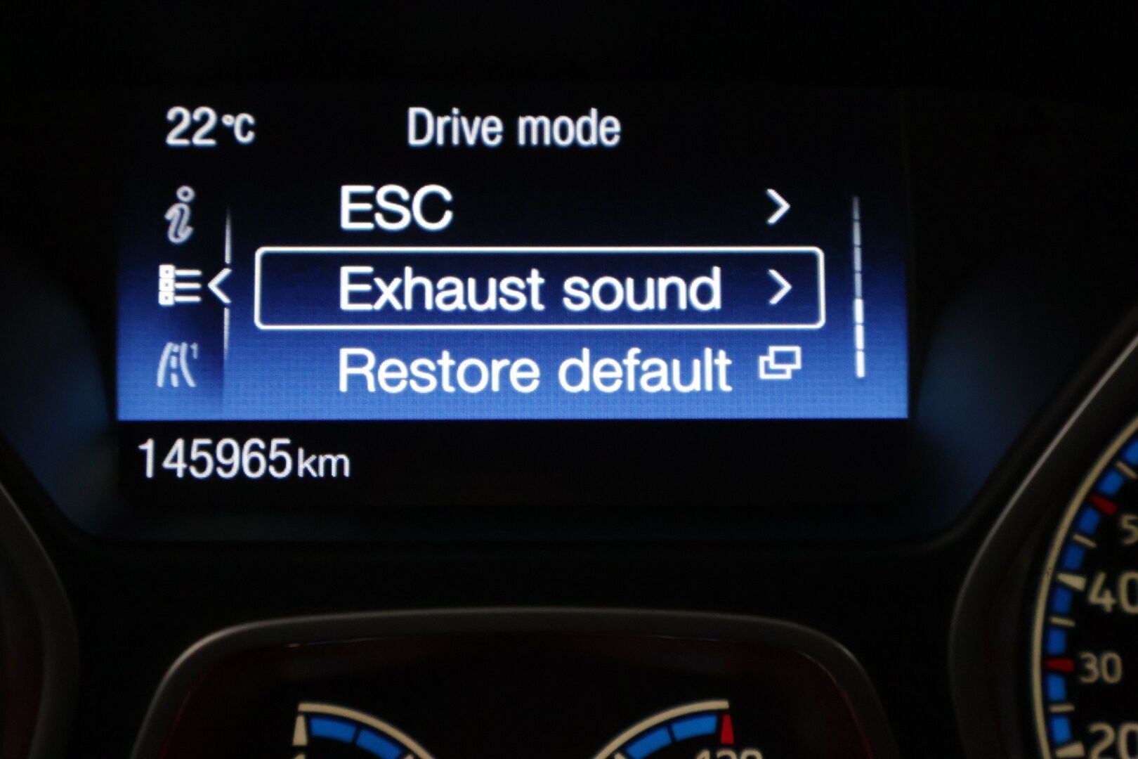 Ford Focus 2016 2,3 EcoBoost 350 hv start/stop M6 RS 5-ovinen - Suomi-Auto | Lämmitettävä tuulilasi | Vakionopeudensäädin | Peruutuskamera | Keyless | Lämmitettävä ohjauspyörä | 2x Avain | Launch Control 