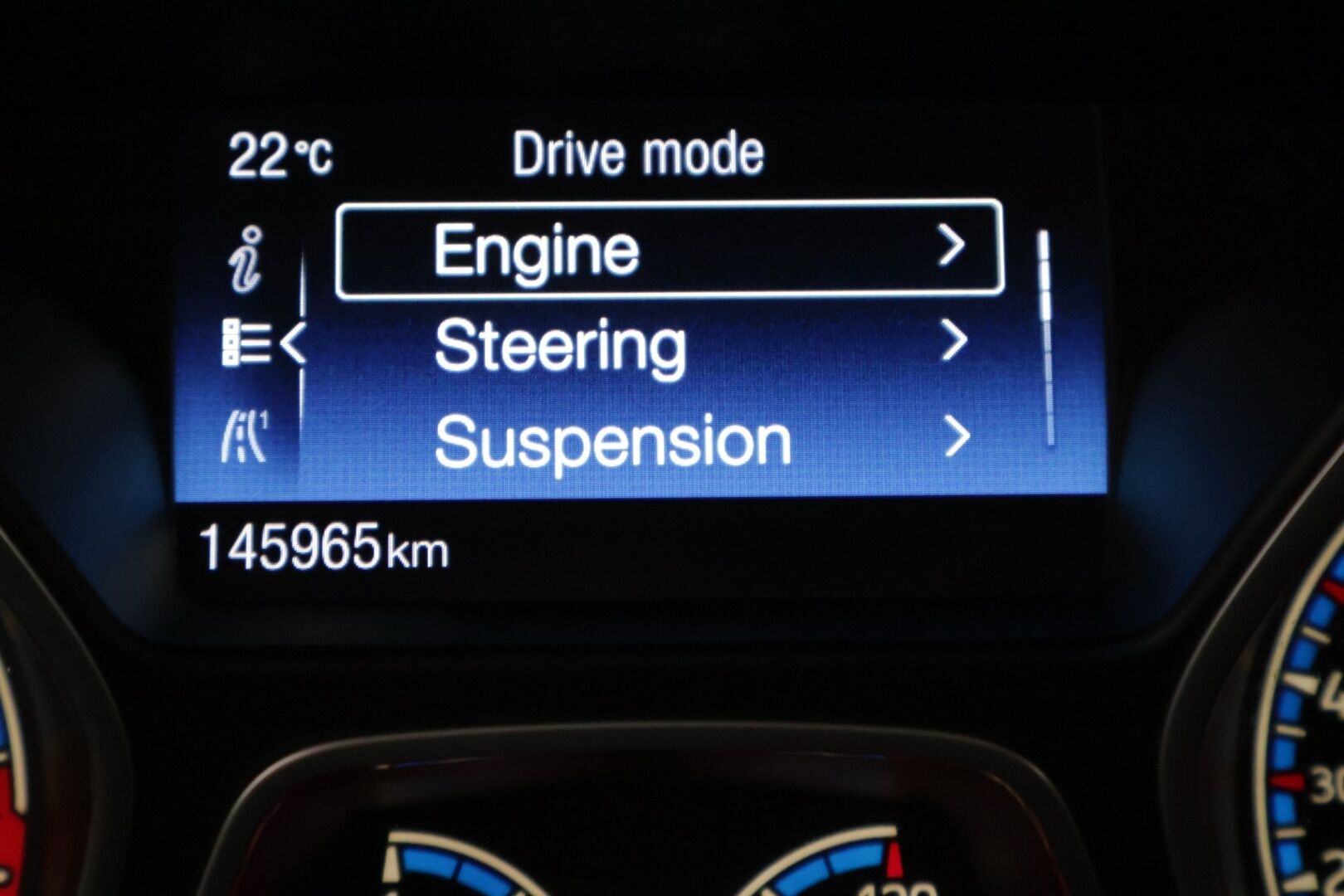 Ford Focus 2016 2,3 EcoBoost 350 hv start/stop M6 RS 5-ovinen - Suomi-Auto | Lämmitettävä tuulilasi | Vakionopeudensäädin | Peruutuskamera | Keyless | Lämmitettävä ohjauspyörä | 2x Avain | Launch Control 