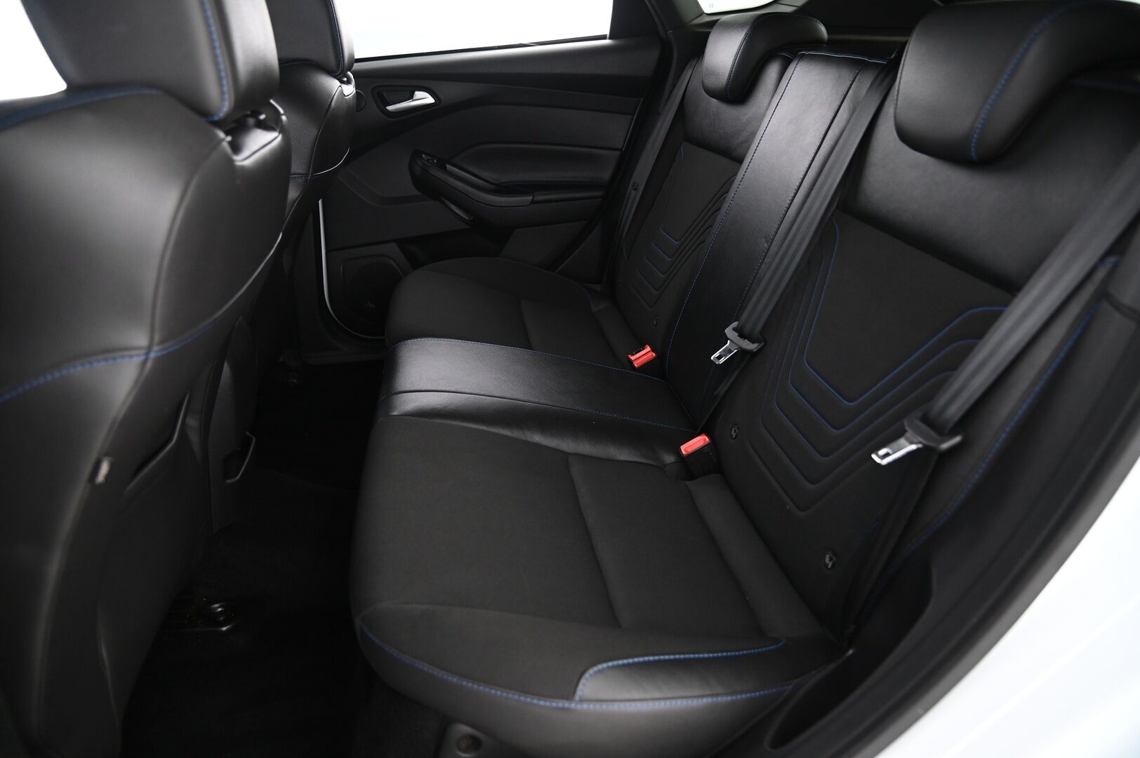 Ford Focus 2016 2,3 EcoBoost 350 hv start/stop M6 RS 5-ovinen Vakionopeudensäädin / Peruutuskamera / Keyless / Lämmitettävä Tuulilasi - Suomi-Auto / Lämmitettävä ohjauspyörä / 2x Avain / Launch Control 