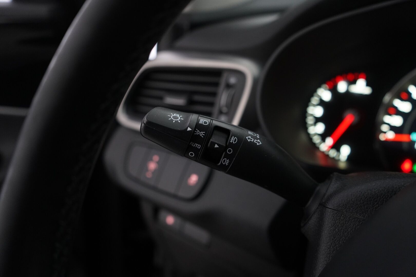 Kia Sorento 2016 2.2 CRDi AWD EX A/T 5P * Vakkari / Vetokoukku / Sähköpenkki / Peruutuskamera / Lohkolämmitin * - Suomi-auto / Juuri huollettu / Kahdet renkaat ja vanteet