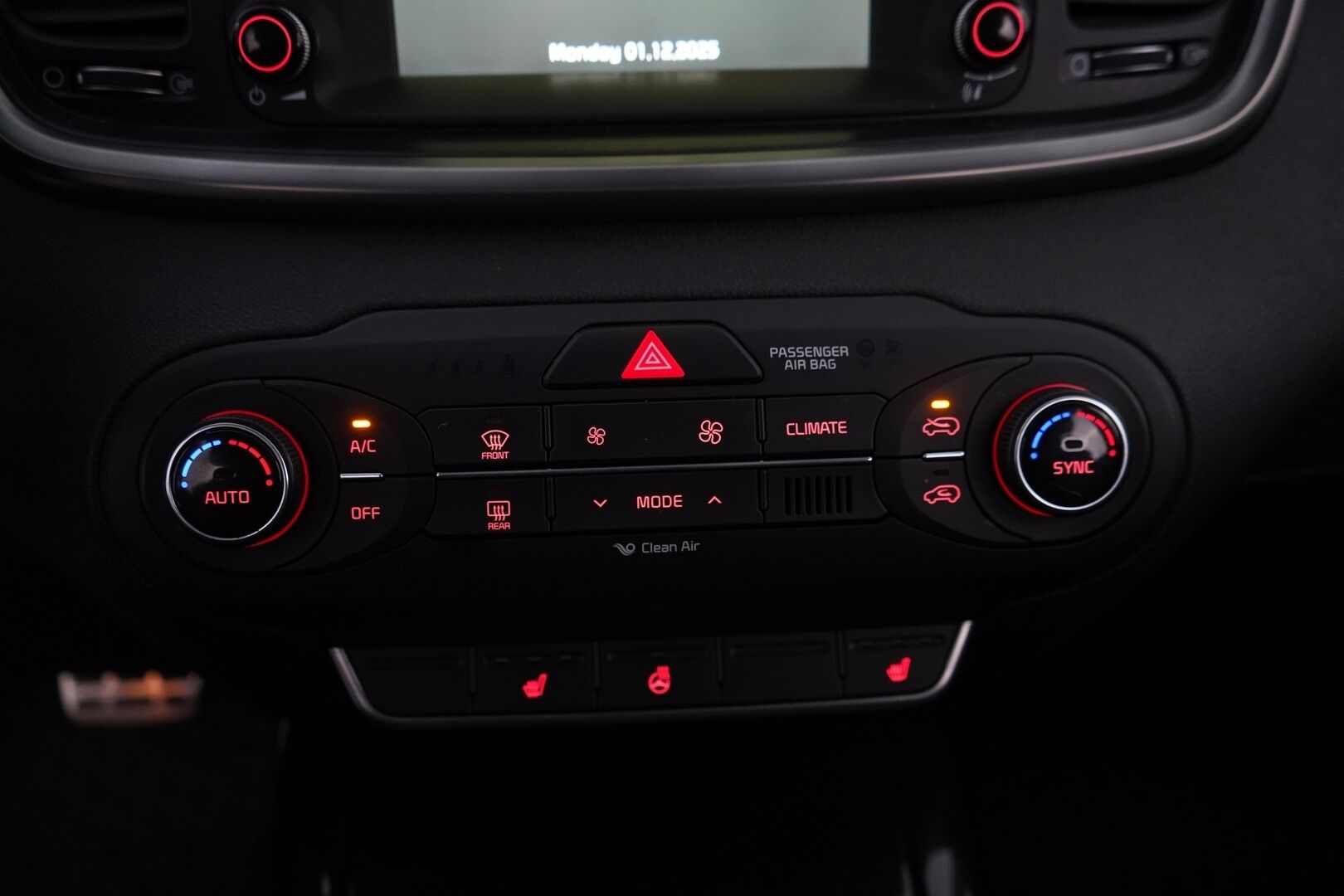 Kia Sorento 2016 2.2 CRDi AWD EX A/T 5P * Vakkari / Vetokoukku / Sähköpenkki / Peruutuskamera / Lohkolämmitin * - Suomi-auto / Juuri huollettu - HULLU BLACKWEEK KORKOTARJOUS 2,49%