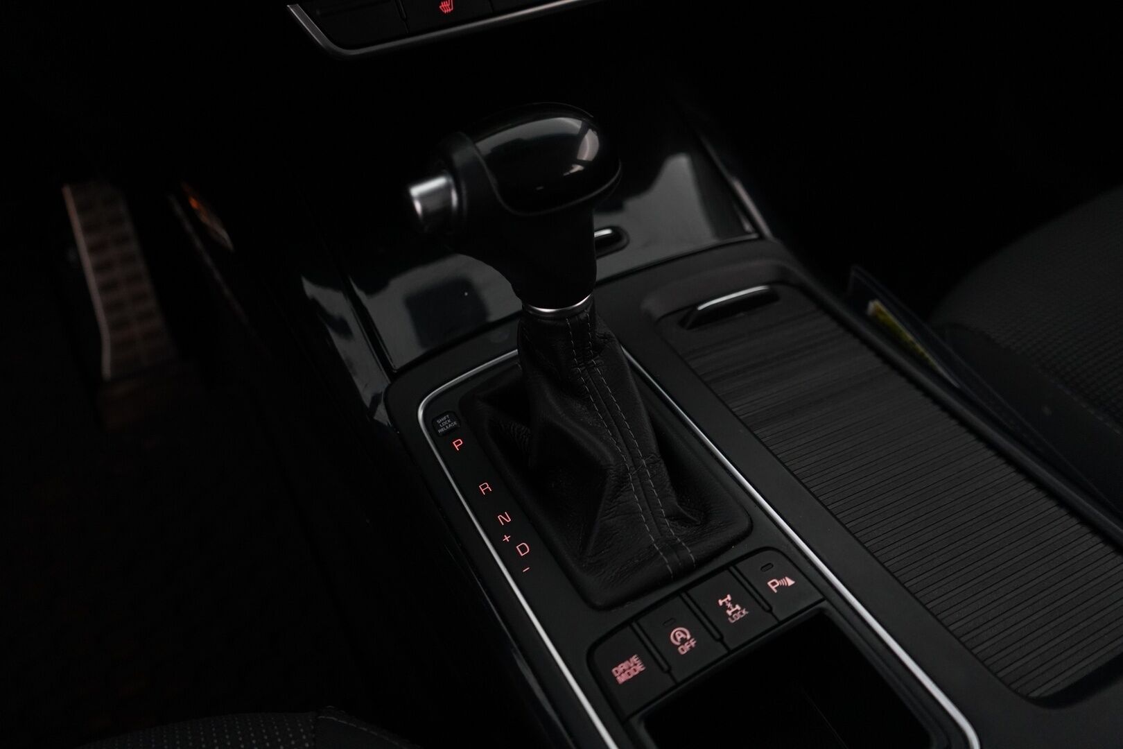 Kia Sorento 2016 2.2 CRDi AWD EX A/T 5P * Vakkari / Vetokoukku / Sähköpenkki / Peruutuskamera / Lohkolämmitin * - Suomi-auto / Juuri huollettu / Kahdet renkaat ja vanteet