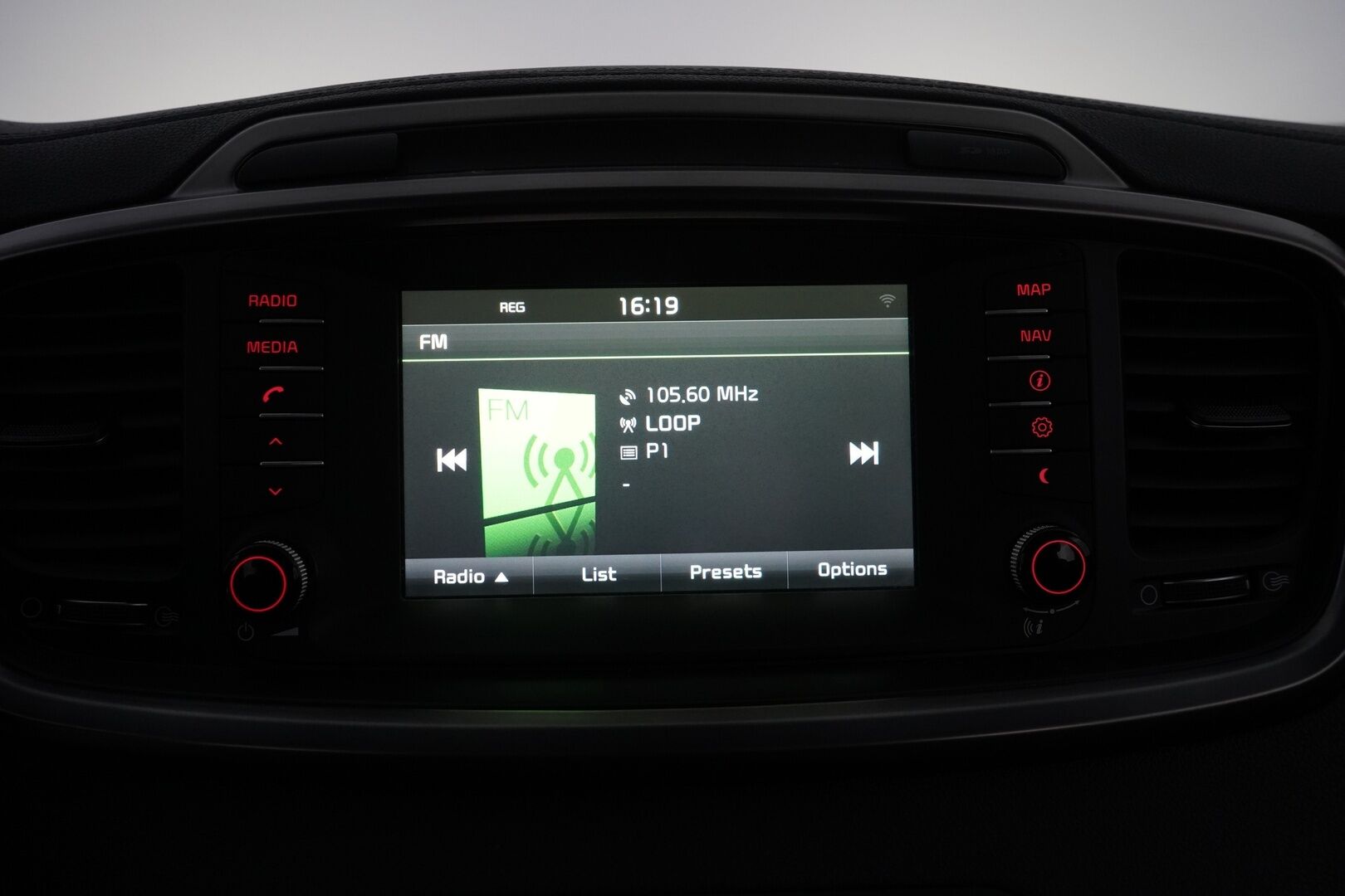 Kia Sorento 2016 2.2 CRDi AWD EX A/T 5P * Vakkari / Vetokoukku / Sähköpenkki / Peruutuskamera / Lohkolämmitin * - Suomi-auto / Juuri huollettu - HULLU BLACKWEEK KORKOTARJOUS 2,49%