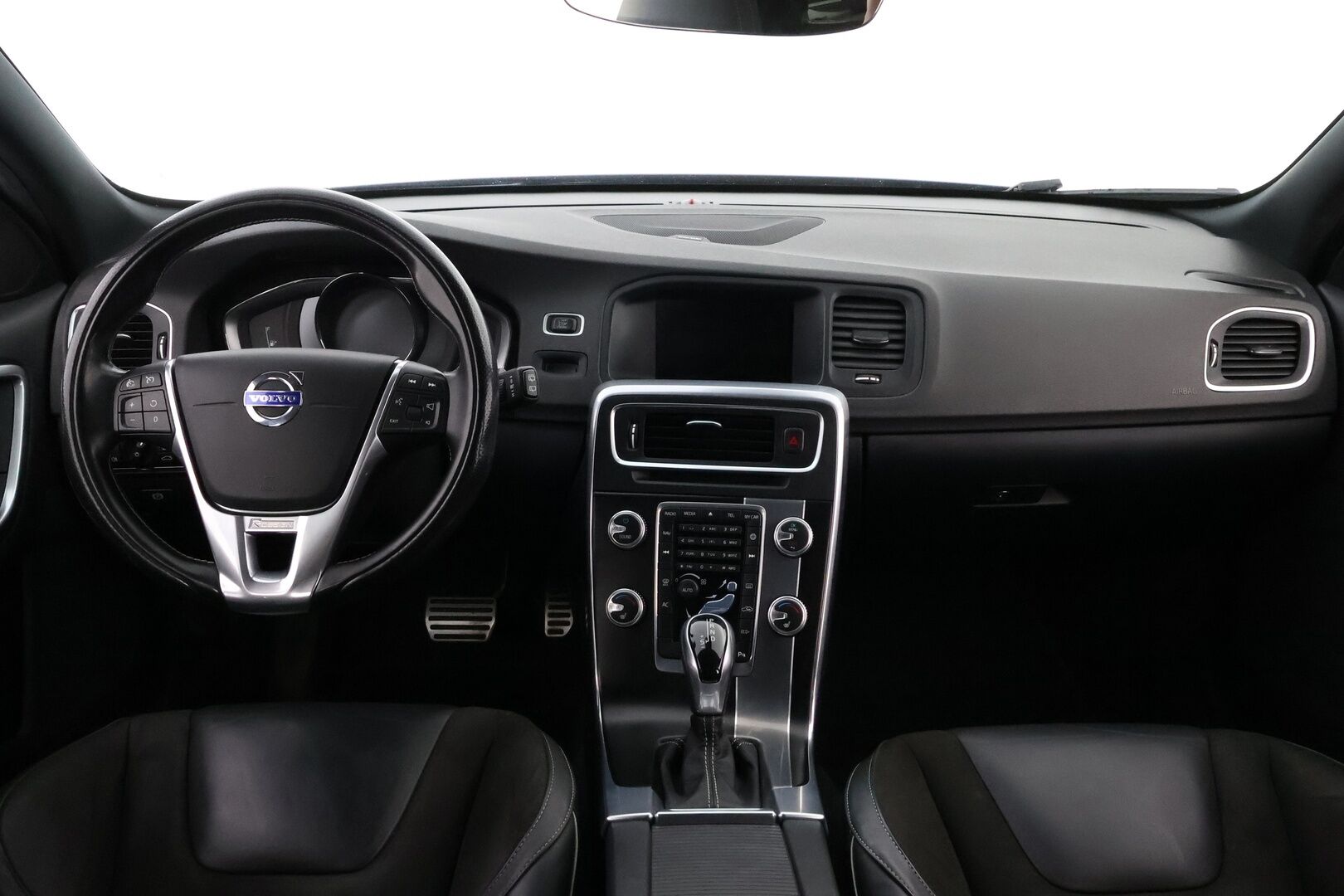 Volvo V60 2017 D4 R-Design Edition aut * 2OM Suomiauto / Webasto / Harman&Kardon / Nahka-Alcantara / Digimittari / KeylessGo - Jakopää hiljattain tehty / Metalliväri / 2x Renkaat aluvantein! - HULLU BLACKWEEK KORKOTARJOUS 2,49%