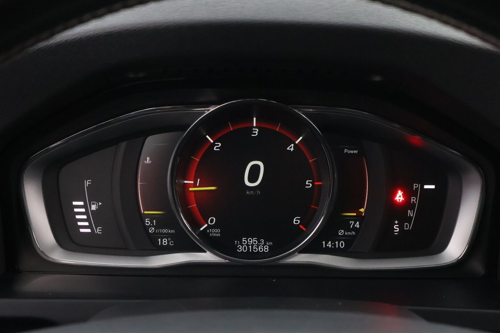 Volvo V60 2016 D4 R-Design Edition aut * 2OM Suomiauto / Webasto / Harman&Kardon / Nahka-Alcantara / Digimittari / KeylessGo - Jakopää hiljattain tehty / Metalliväri / 2x Renkaat aluvantein! - Osta nyt, maksa vasta ensi vuonna