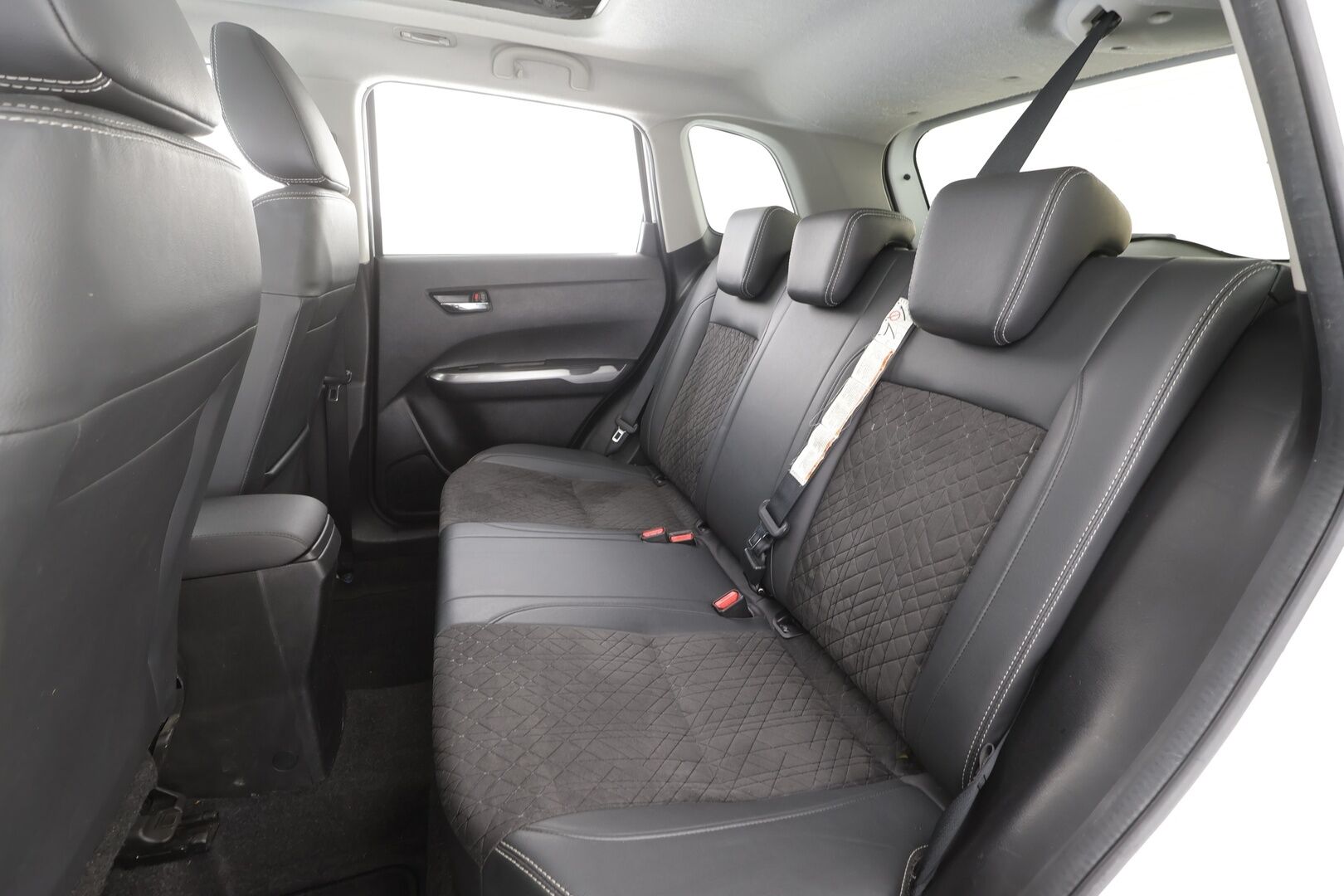 Suzuki Vitara 2019 140 BOOSTERJET 4WD GLX+SR 6AT - | ACC | Koukku | Panorama | Puolinahat | LED | Kaistavahti | P.kamera | Keyless | P.tutkat | Navi | Lohko + Sisälämmitin | 2x renkaat aluin | 