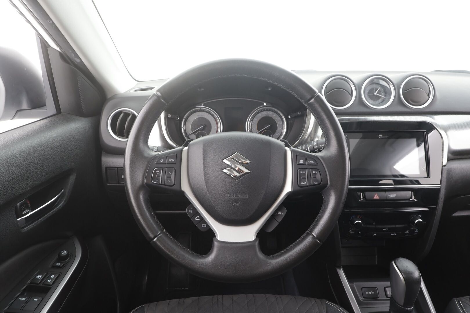 Suzuki Vitara 2019 140 BOOSTERJET 4WD GLX+SR 6AT - | ACC | Koukku | Panorama | Puolinahat | LED | Kaistavahti | P.kamera | Keyless | P.tutkat | Navi | Lohko + Sisälämmitin | 2x renkaat aluin | 