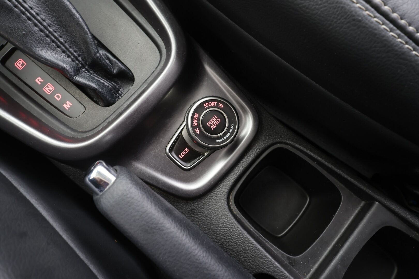 Suzuki Vitara 2019 140 BOOSTERJET 4WD GLX+SR 6AT - | ACC | Koukku | Panorama | Puolinahat | LED | Kaistavahti | P.kamera | Keyless | P.tutkat | Navi | Lohko + Sisälämmitin | 2x renkaat aluin | 