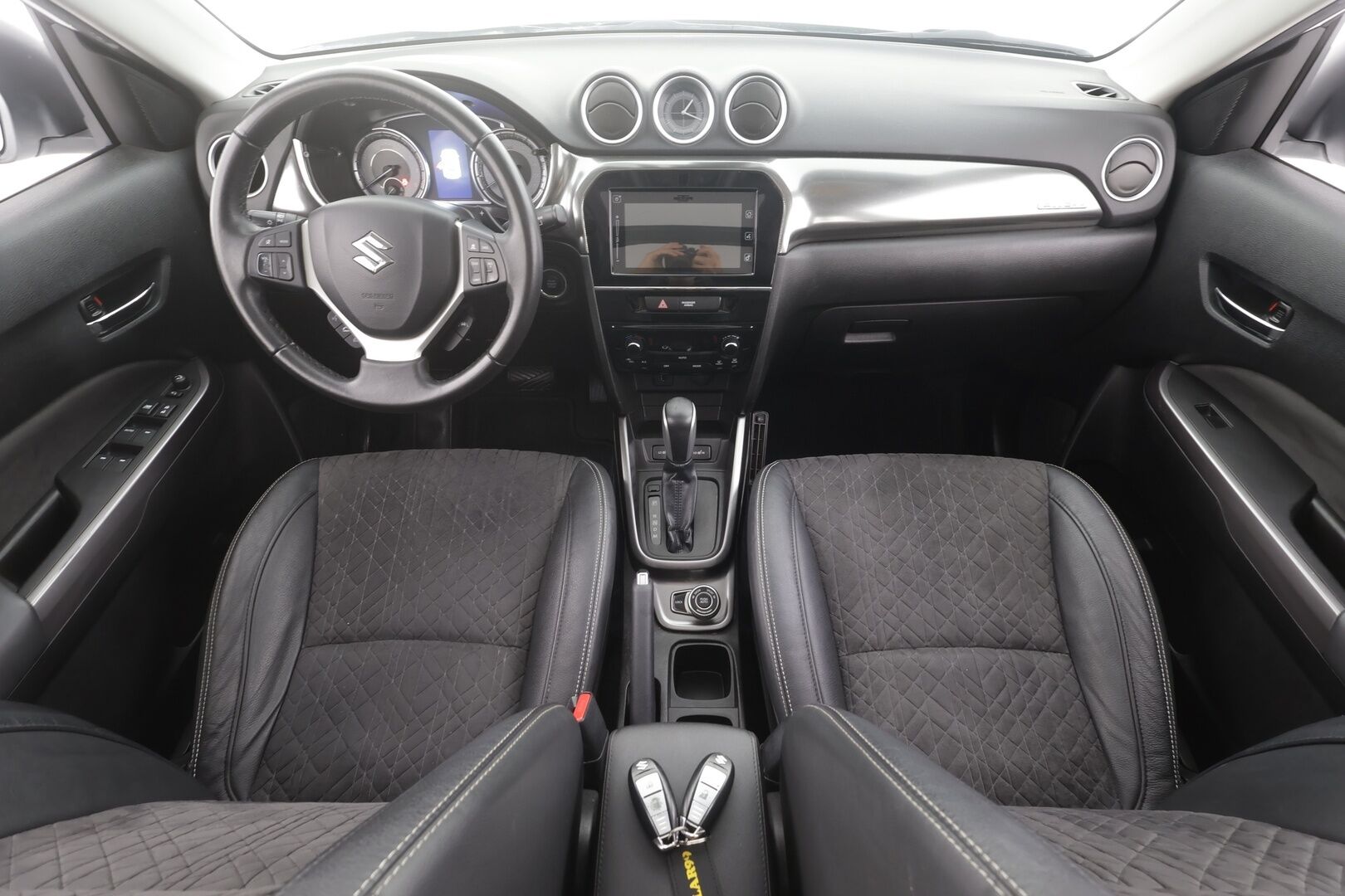 Suzuki Vitara 2019 140 BOOSTERJET 4WD GLX+SR 6AT - | ACC | Koukku | Panorama | Puolinahat | LED | Kaistavahti | P.kamera | Keyless | P.tutkat | Navi | Lohko + Sisälämmitin | 2x renkaat aluin | 