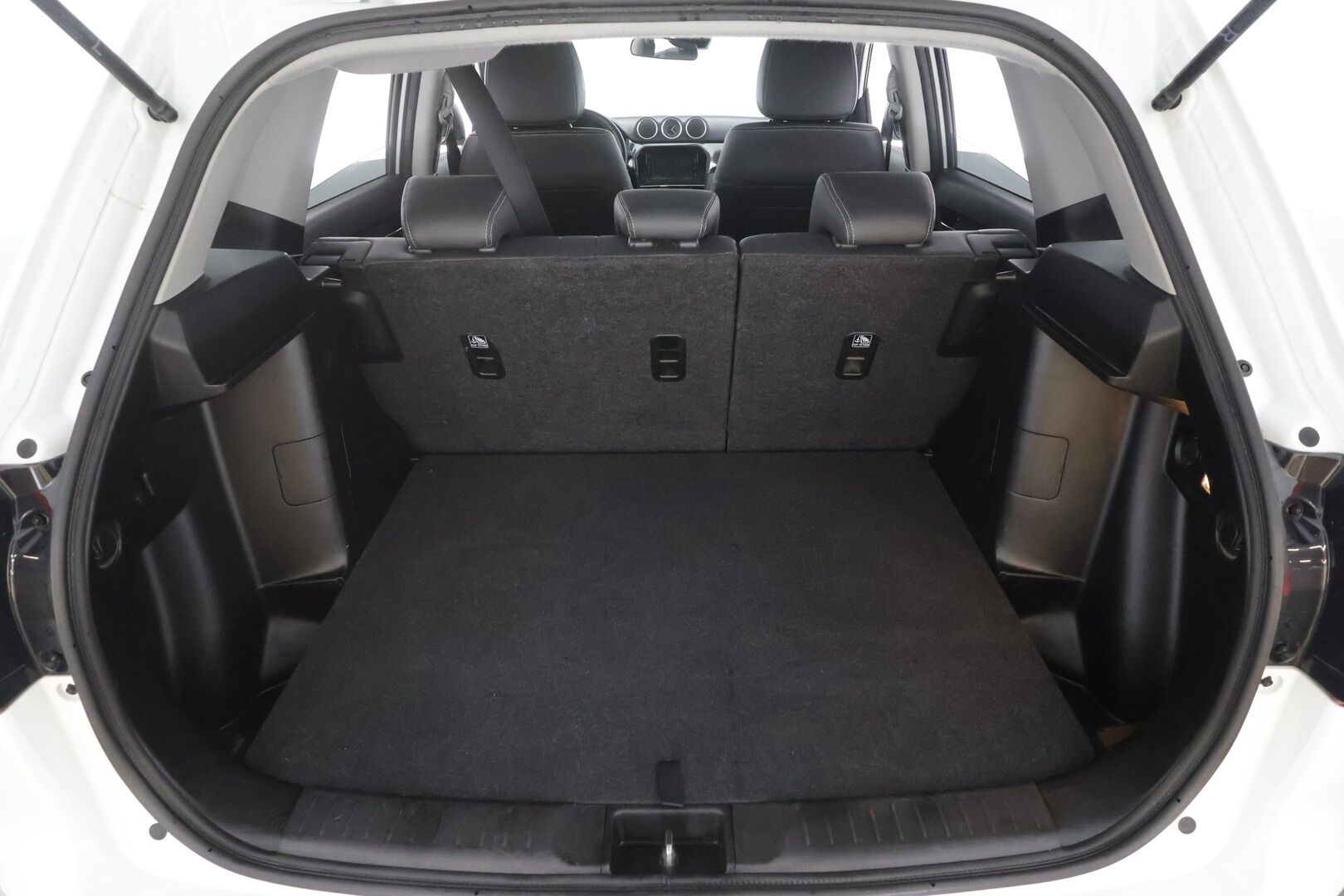 Suzuki Vitara 2019 140 BOOSTERJET 4WD GLX+SR 6AT - | ACC | Koukku | Panorama | Puolinahat | LED | Kaistavahti | P.kamera | Keyless | P.tutkat | Navi | Lohko + Sisälämmitin | 2x renkaat aluin | 
