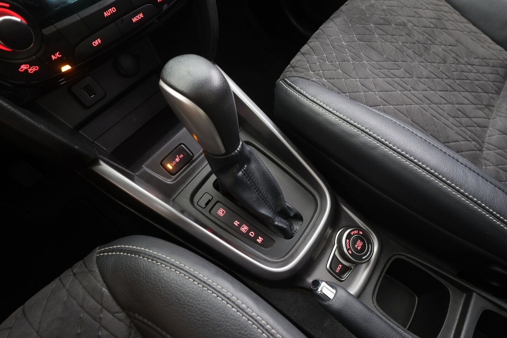 Suzuki Vitara 2019 140 BOOSTERJET 4WD GLX+SR 6AT - | ACC | Koukku | Panorama | Puolinahat | LED | Kaistavahti | P.kamera | Keyless | P.tutkat | Navi | Lohko + Sisälämmitin | 2x renkaat aluin | 