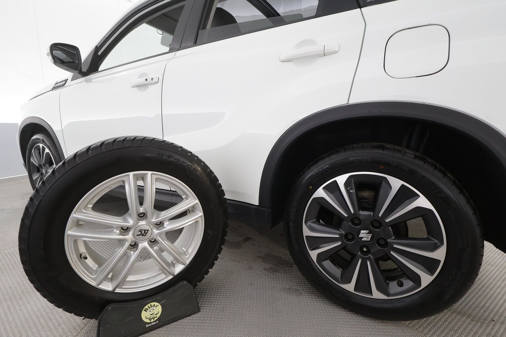 Suzuki Vitara 2019 140 BOOSTERJET 4WD GLX+SR 6AT - | ACC | Koukku | Panorama | Puolinahat | LED | Kaistavahti | P.kamera | Keyless | P.tutkat | Navi | Lohko + Sisälämmitin | 2x renkaat aluin | 
