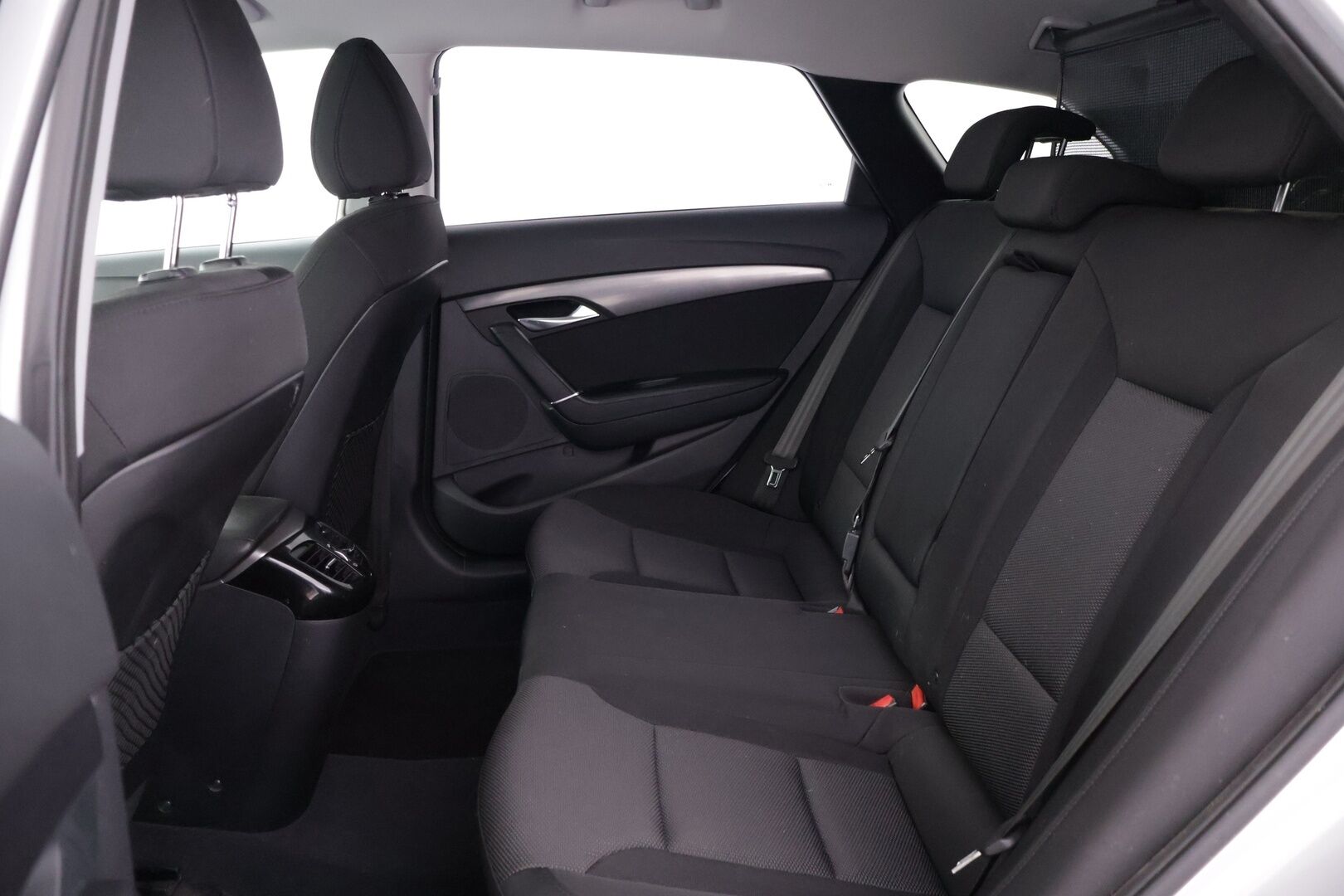 Hyundai i40 Wagon 2017 1,6 6MT ISG Comfort - | 1-OM | Suomi-auto | P.Kamera | Bluetooth | Lämmitettävä Ratti | 2x Hyvät Renkaat Aluilla | Säntillisesti Huollettu |