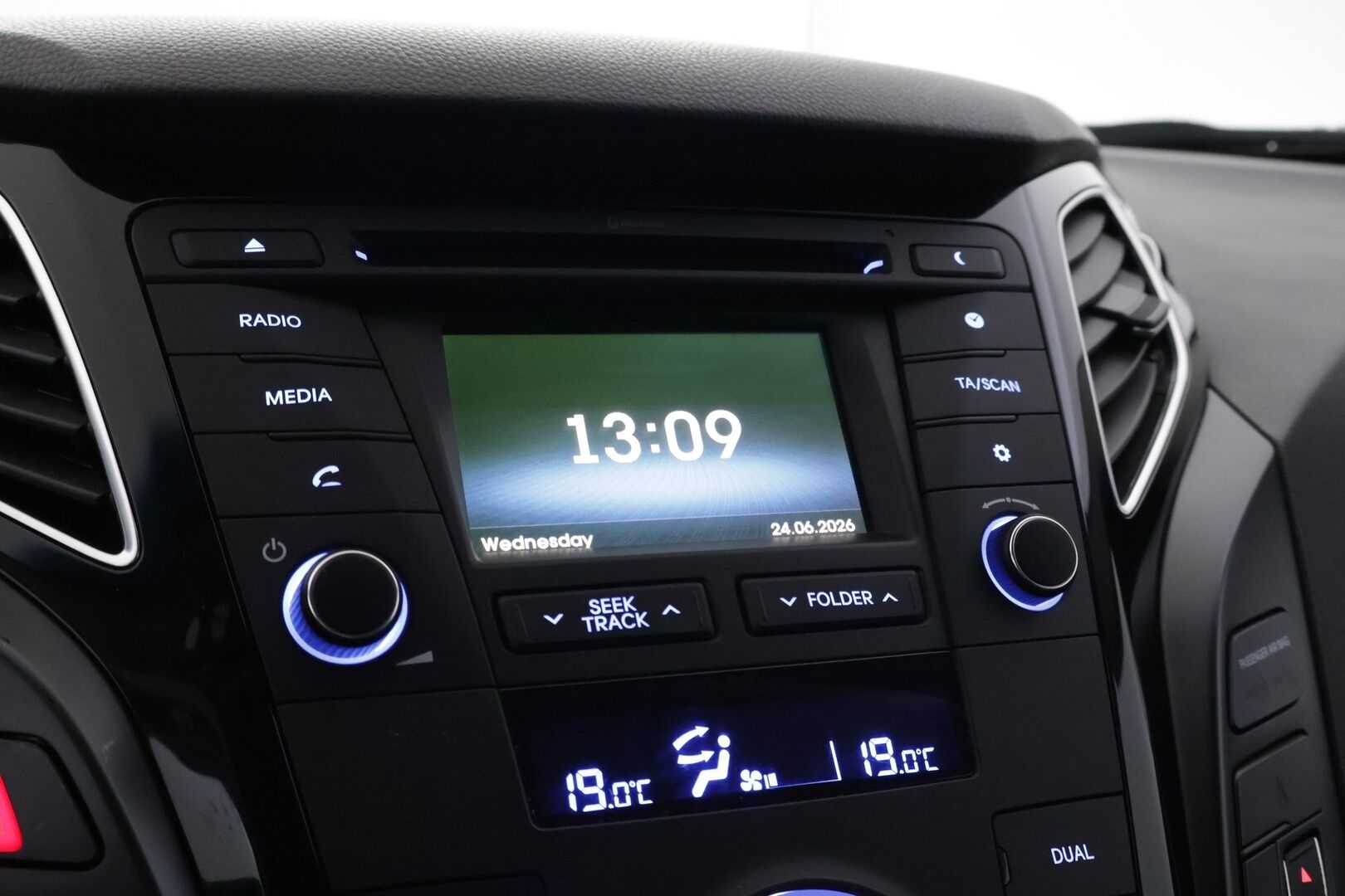 Hyundai i40 Wagon 2017 1,6 6MT ISG Comfort - | 1-OM | Suomi-auto | P.Kamera | Bluetooth | Lämmitettävä Ratti | 2x Hyvät Renkaat Aluilla | Säntillisesti Huollettu |