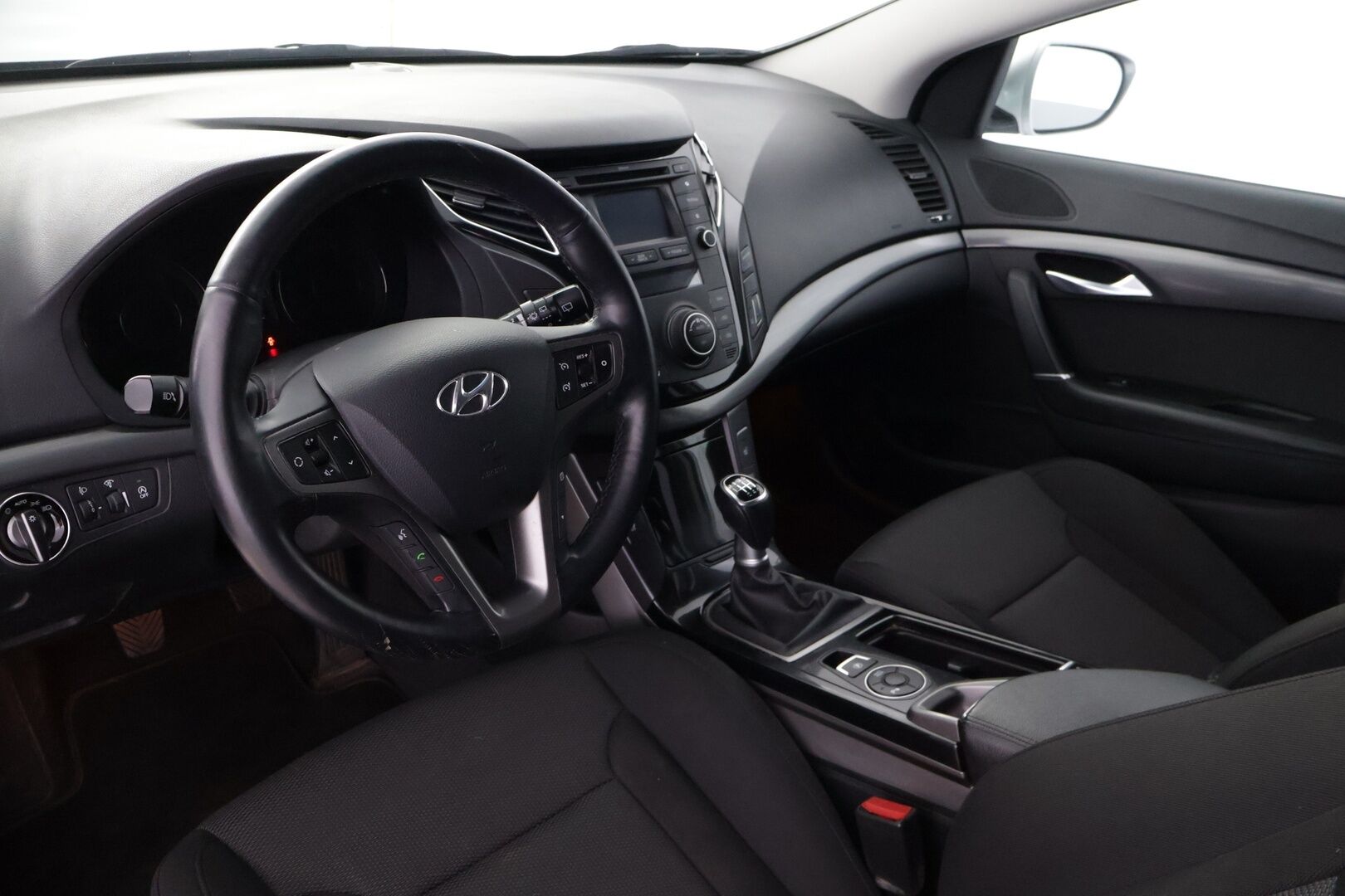 Hyundai i40 Wagon 2017 1,6 6MT ISG Comfort - | 1-OM | Suomi-auto | P.Kamera | Bluetooth | Lämmitettävä Ratti | 2x Hyvät Renkaat Aluilla | Säntillisesti Huollettu |