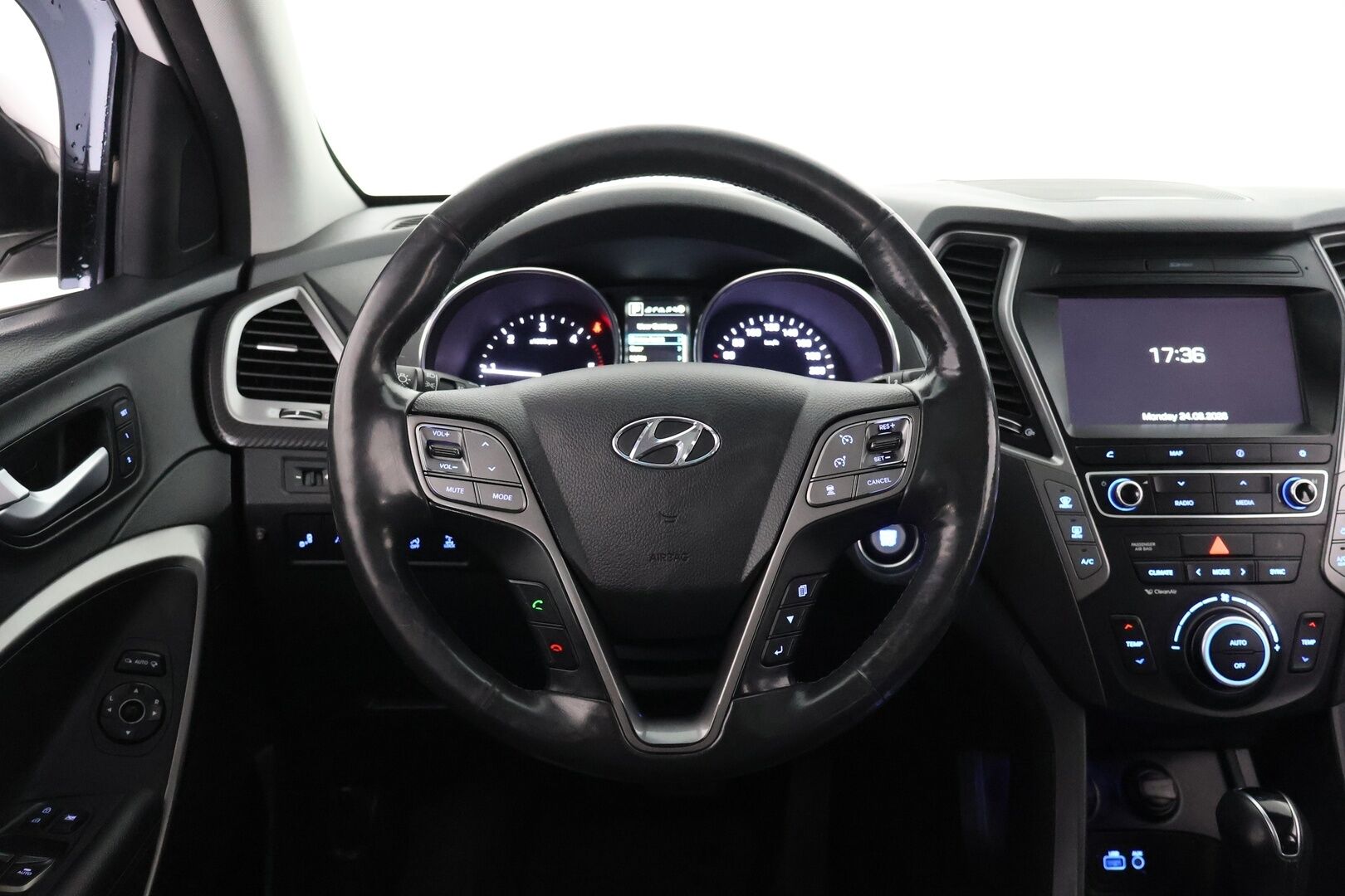 Hyundai Santa Fe 2016 4WD 2,2 CRDi 6AT Premium Business 7P - | Huippuvarusteet! | Adapt. vak. | Eber | Infinity audio | Panorama | BLIS | Koukku | Ilmastoidut nahat | Sähköpenkit | Lane assist | 360-kam. | Navi |
