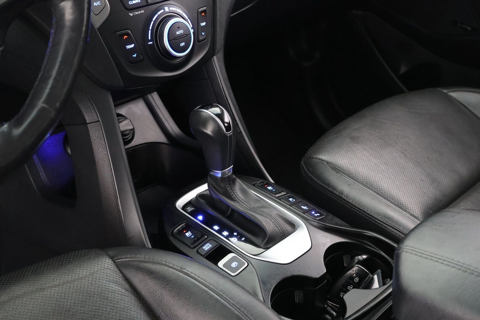 Hyundai Santa Fe 2016 4WD 2,2 CRDi 6AT Premium Business 7P - | Huippuvarusteet! | Adapt. vak. | Eber | Infinity audio | Panorama | BLIS | Koukku | Ilmastoidut nahat | Sähköpenkit | Lane assist | 360-kam. | Navi |