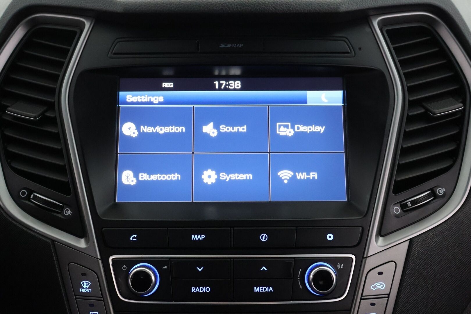 Hyundai Santa Fe 2016 4WD 2,2 CRDi 6AT Premium Business 7P - | Huippuvarusteet! | Adapt. vak. | Eber | Infinity audio | Panorama | BLIS | Koukku | Ilmastoidut nahat | Sähköpenkit | Lane assist | 360-kam. | Navi |