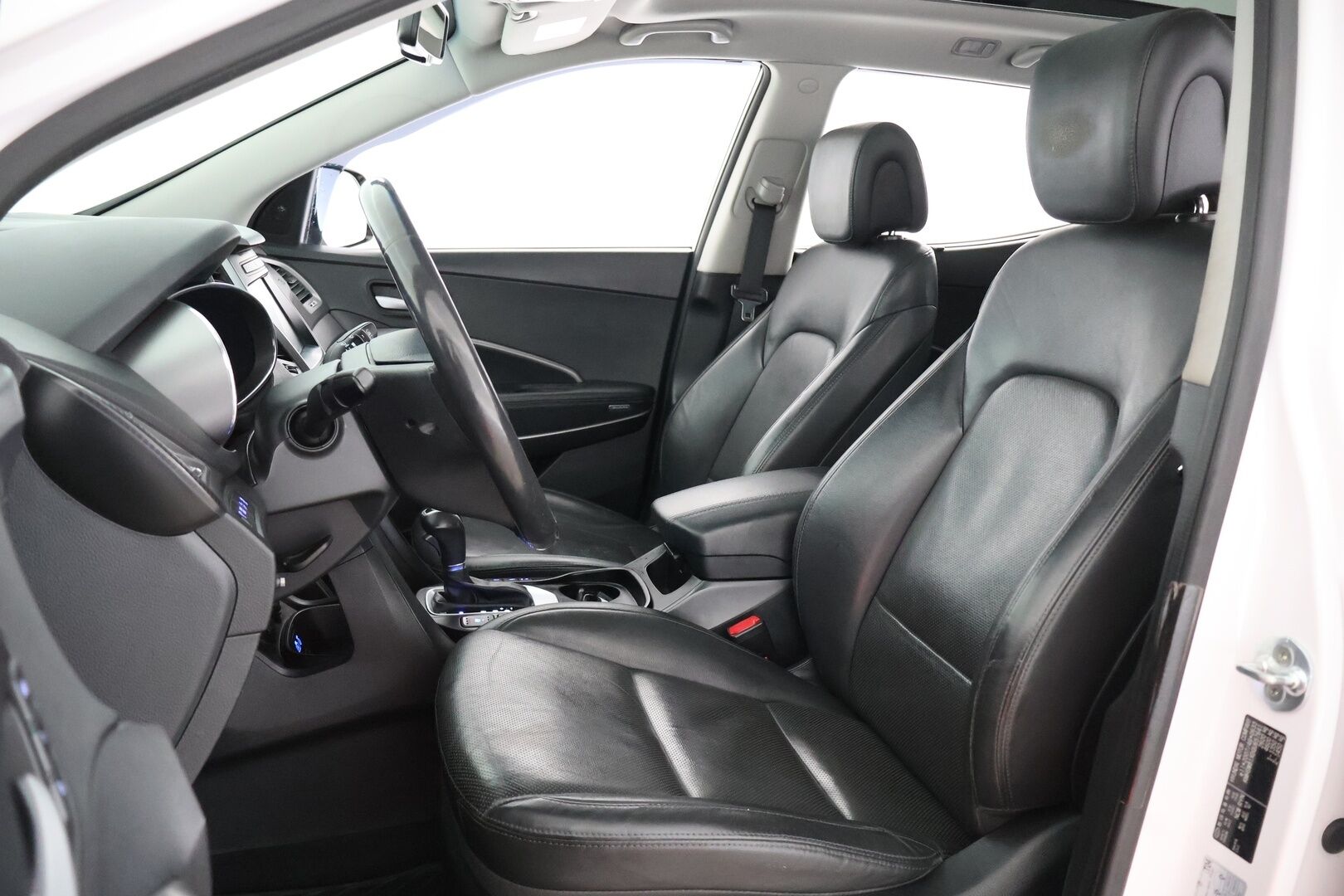 Hyundai Santa Fe 2016 4WD 2,2 CRDi 6AT Premium Business 7P - | Huippuvarusteet! | Adapt. vak. | Eber | Infinity audio | Panorama | BLIS | Koukku | Ilmastoidut nahat | Sähköpenkit | Lane assist | 360-kam. | Navi |