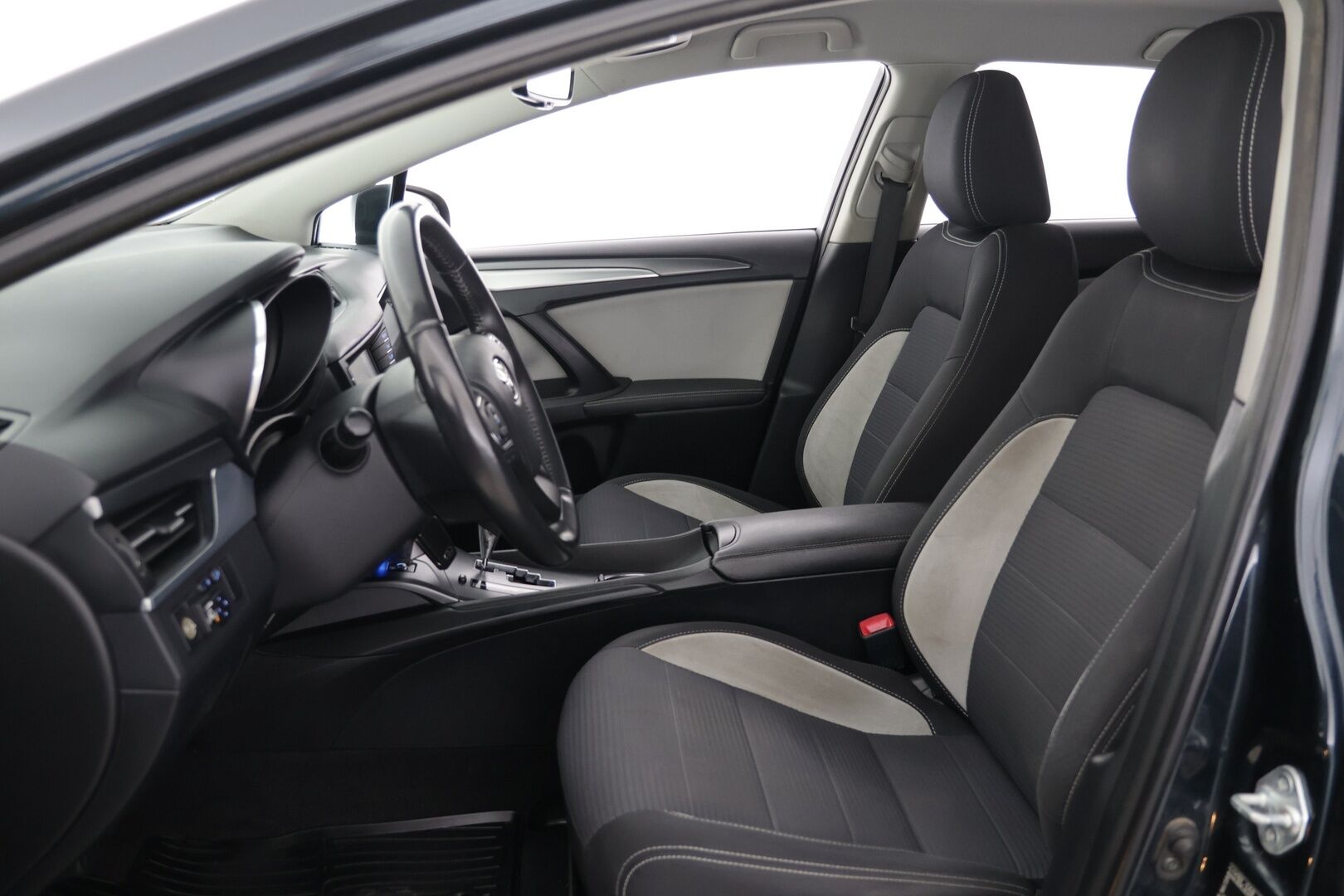 Toyota Avensis 2017 1,8 Valvematic Active Edition Touring Sports Multidrive S - Lohkolämmitin | Vakionopeudensäädin | Peruutuskamera | Kaistavahti | Ilmastointi | 