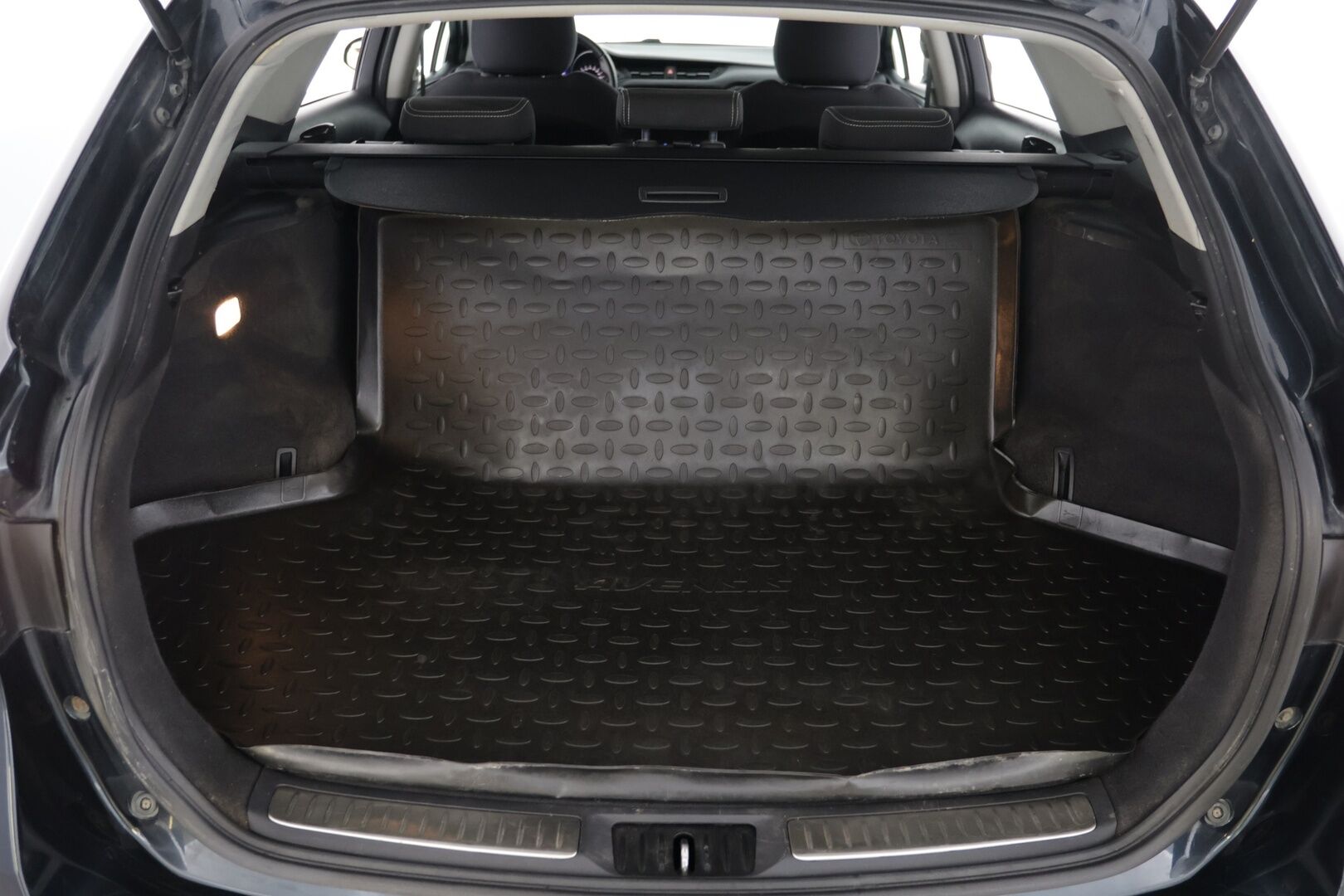 Toyota Avensis 2017 1,8 Valvematic Active Edition Touring Sports Multidrive S - Lohkolämmitin | Vakionopeudensäädin | Peruutuskamera | Kaistavahti | Ilmastointi | 
