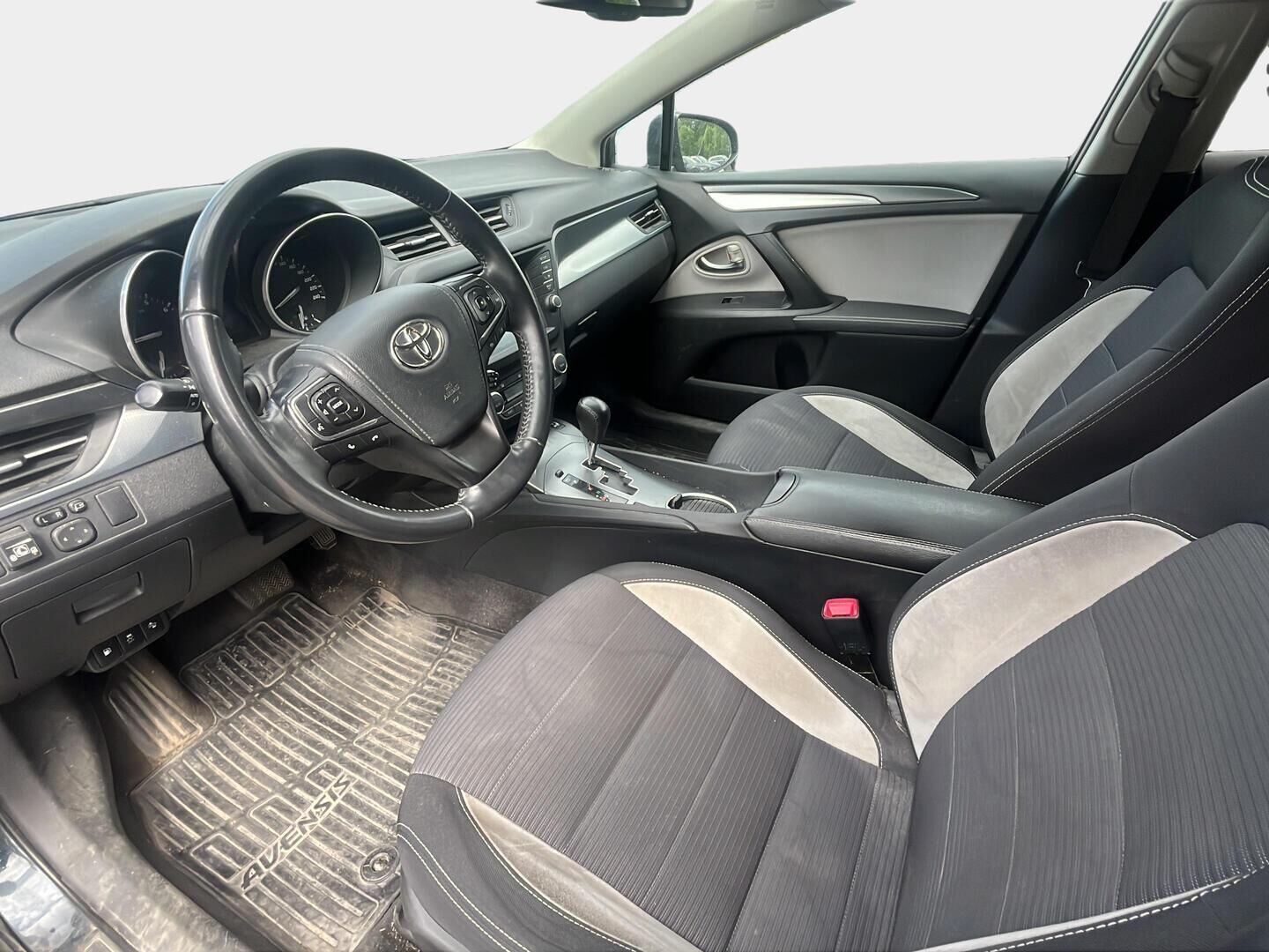Toyota Avensis 2017 1,8 Valvematic Active Edition Touring Sports Multidrive S - Lohkolämmitin | Vakionopeudensäädin | Peruutuskamera | Kaistavahti | Ilmastointi | 