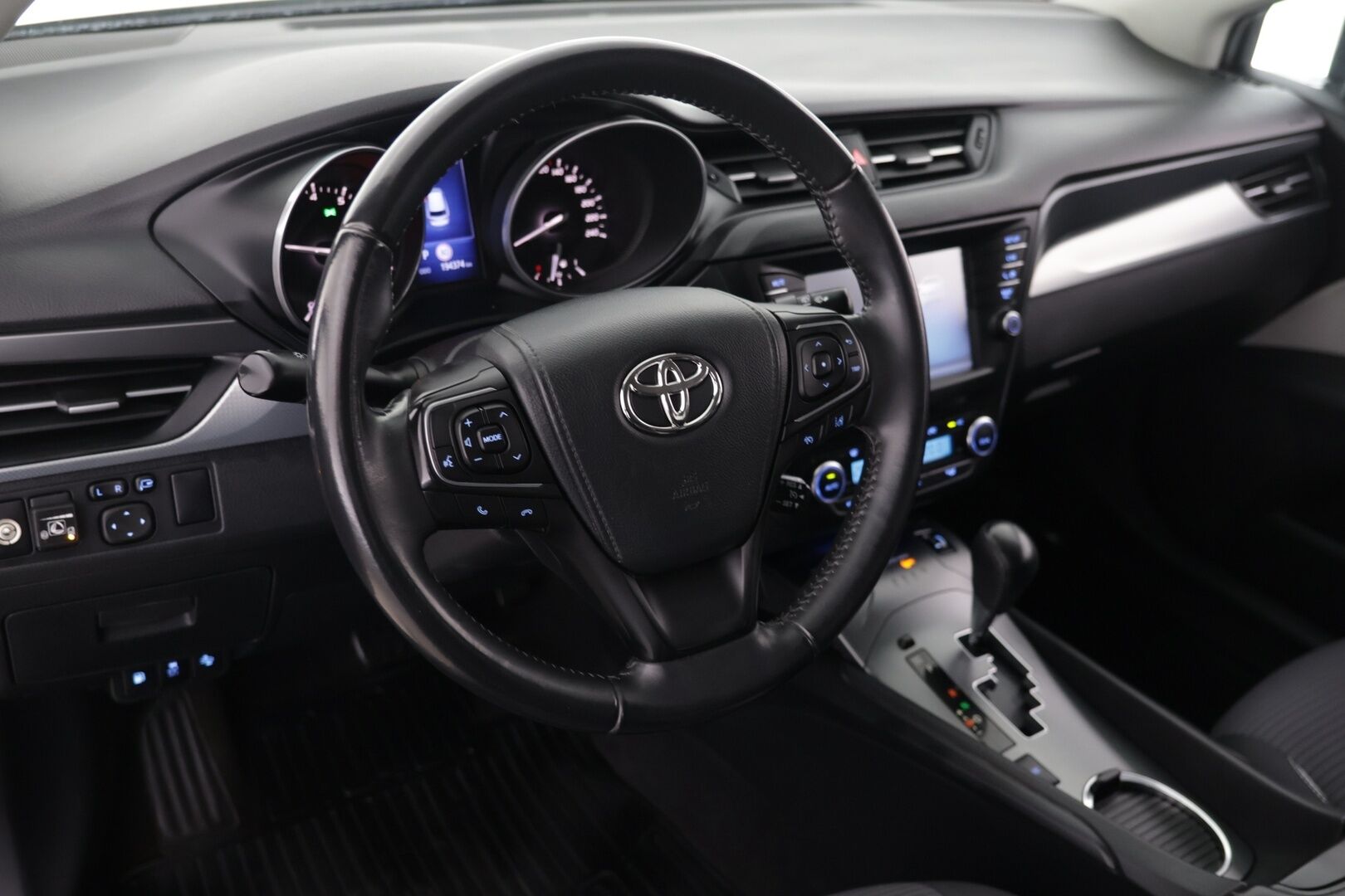 Toyota Avensis 2017 1,8 Valvematic Active Edition Touring Sports Multidrive S - Lohkolämmitin | Vakionopeudensäädin | Peruutuskamera | Kaistavahti | Ilmastointi | 