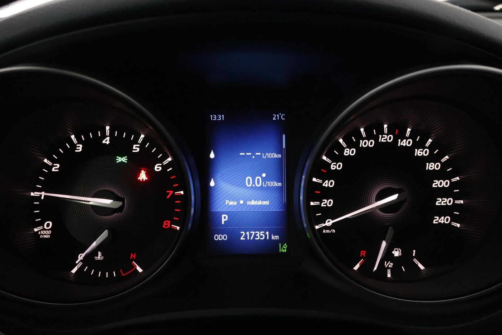 Toyota Avensis 2017 1,8 Valvematic Active Edition Touring Sports Multidrive S *Vakkari / Kamera / LED / Lohko + sis / Puolinahat* - Merkkihuollettu ja juuri katsastettu Suomiauto kaksilla hyvillä renkailla!