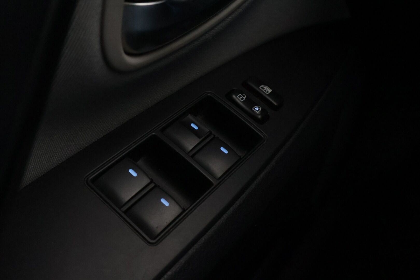 Toyota Avensis 2017 1,8 Valvematic Active Edition Touring Sports Multidrive S *Vakkari / Kamera / LED / Lohko + sis / Puolinahat* - Merkkihuollettu ja juuri katsastettu Suomiauto kaksilla hyvillä renkailla!