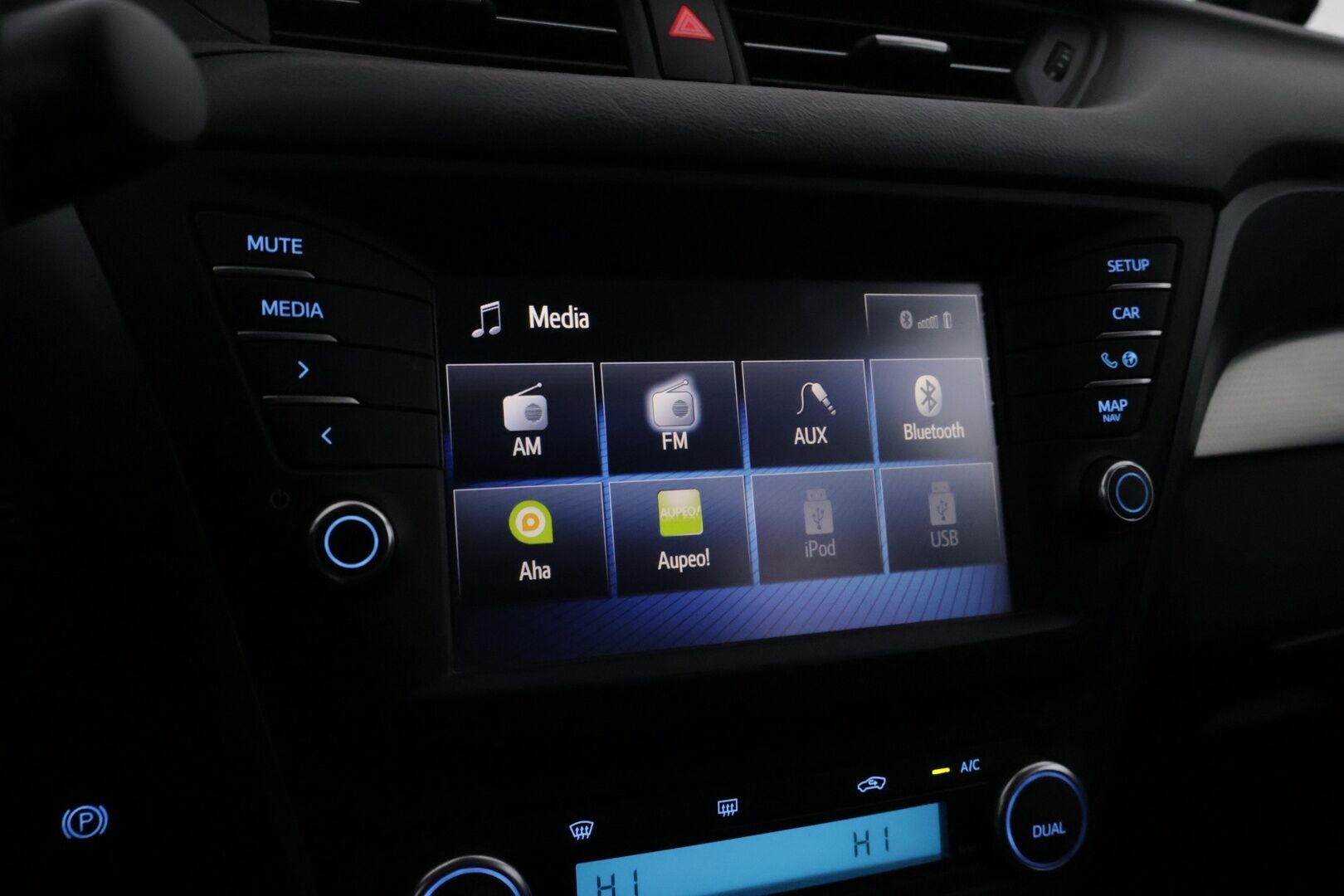 Toyota Avensis 2017 1,8 Valvematic Active Edition Touring Sports Multidrive S *Vakkari / Kamera / LED / Lohko + sis / Puolinahat* - Merkkihuollettu ja juuri katsastettu Suomiauto kaksilla hyvillä renkailla!