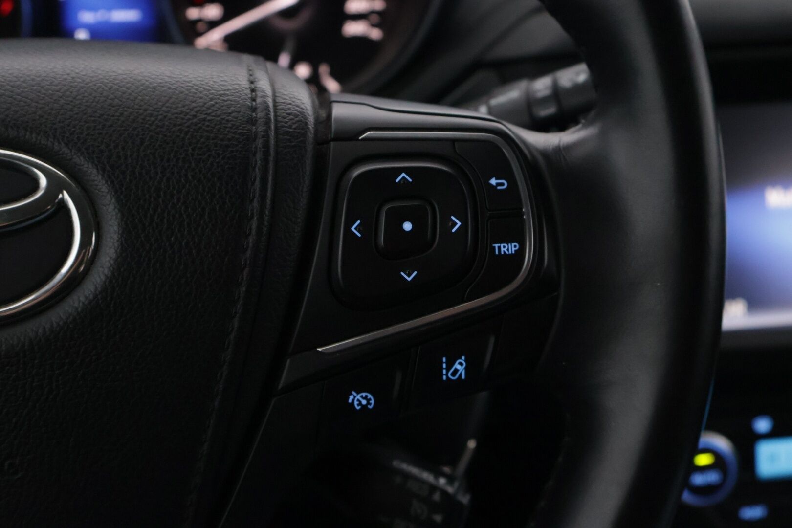 Toyota Avensis 2017 1,8 Valvematic Active Edition Touring Sports Multidrive S *Vakkari / Kamera / LED / Lohko + sis / Puolinahat* - Merkkihuollettu ja juuri katsastettu Suomiauto kaksilla hyvillä renkailla!