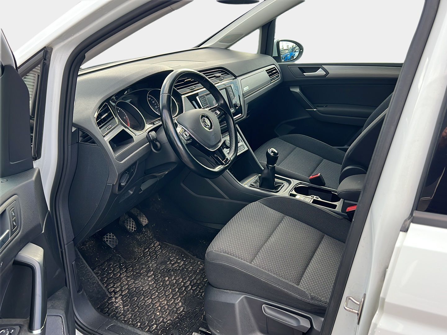 Volkswagen Touran 2017 Comfortline 1,6 TDI 85 kW (115 hv) - Suomiauto / Webasto / Adapt.Vakkari / KeylessGo / Navi / Peruutustutkat / Jakopää tehty / 2x Hyvät renkaat aluvantein!