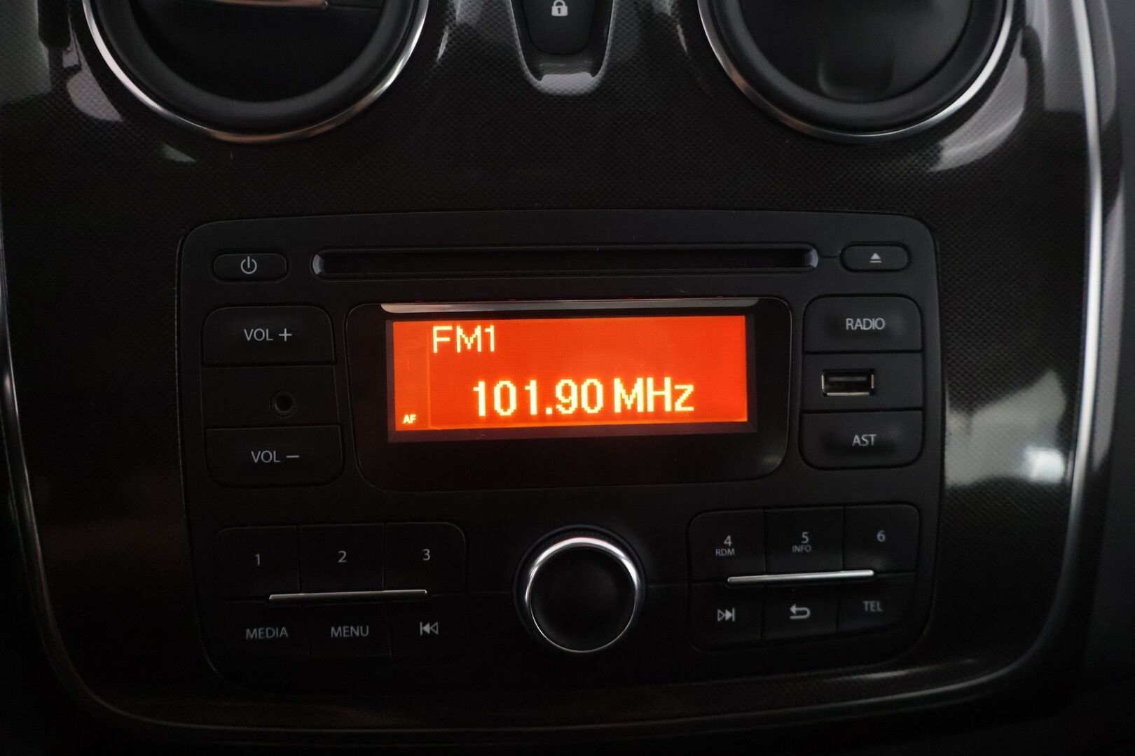 Dacia Logan MCV 2017 TCe 90 Laureate - | 1-omisteinen Suomi-auto | Vakionopeudensäädin | Täydellinen huoltohistoria | Penkinlämmittimet | ISOFIX |