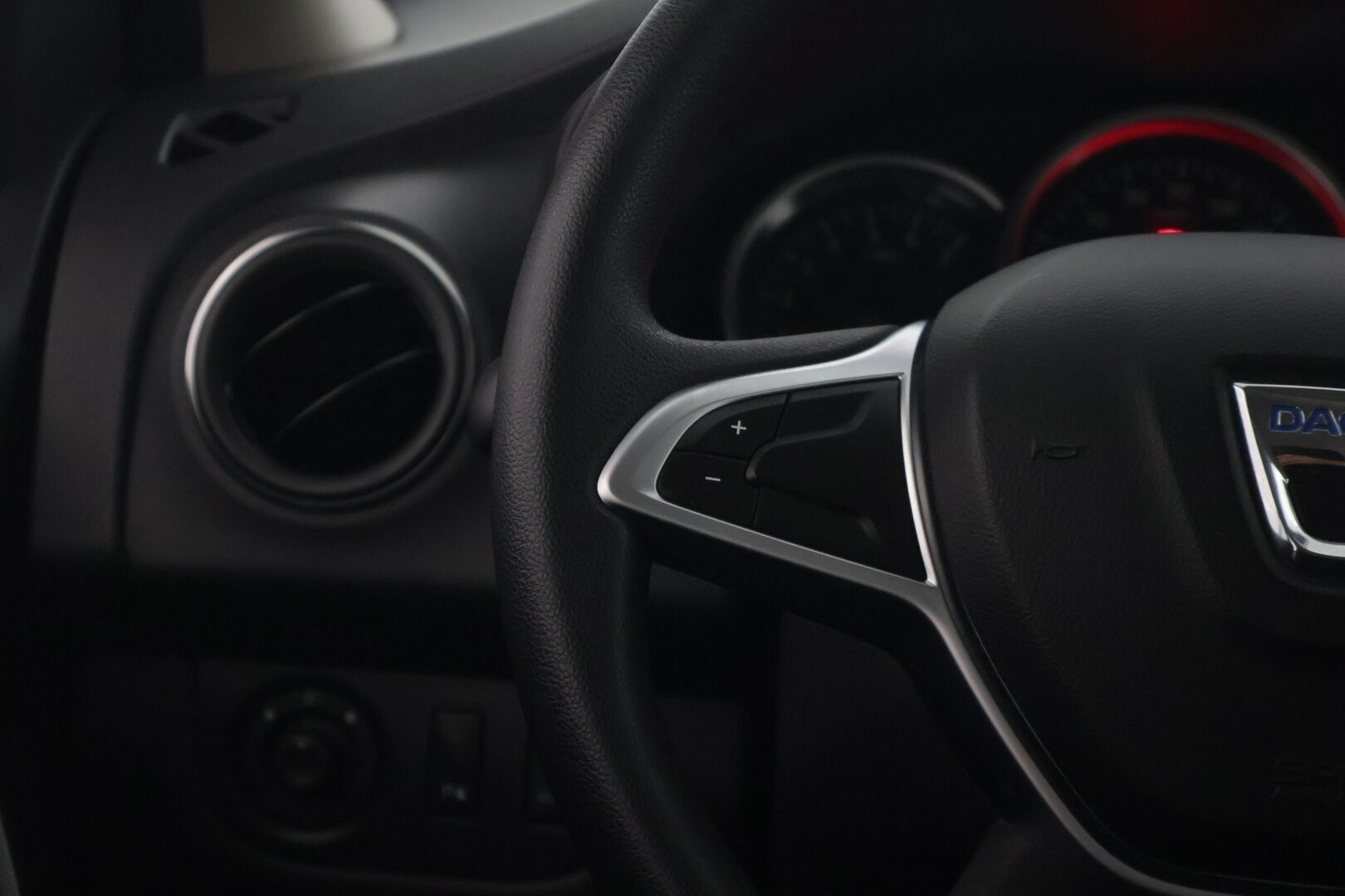 Dacia Logan MCV 2017 TCe 90 Laureate - | 1-omisteinen Suomi-auto | Vakionopeudensäädin | Täydellinen huoltohistoria | Penkinlämmittimet | ISOFIX |