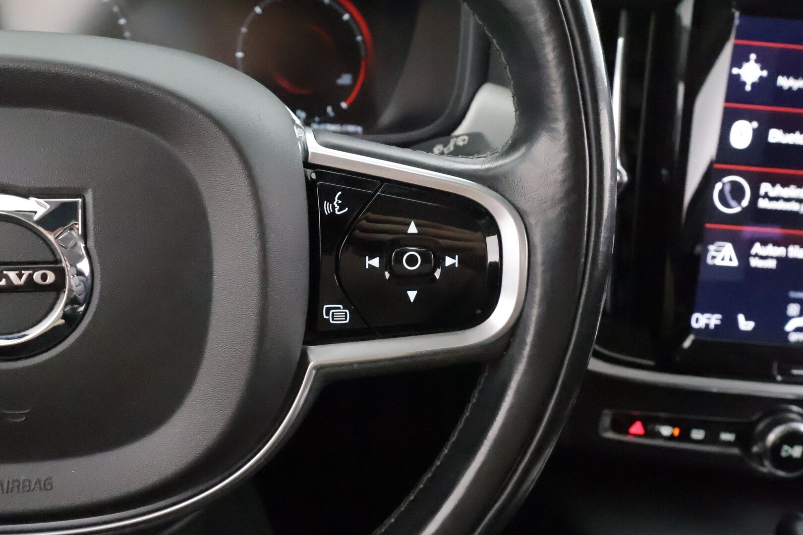 Volvo V90 2017 D4 Business Inscription aut * Pilot assist / Muistipenkki / Koukku / Webasto / Sporttinahat / P.Tutkat / Keyless / Apple&Android * - Kahdet Renkaat / Suomi auto - HULLUT AVAJAISHULINAT KORKOTARJOUS 3,29 %