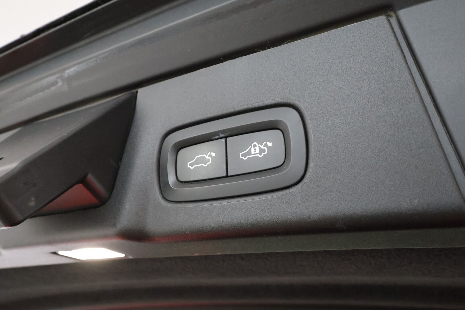 Volvo V90 2017 D4 Business Inscription aut * Pilot assist / Muistipenkki / Koukku / Webasto / Sporttinahat / P.Tutkat / Keyless / Apple&Android * - Kahdet Renkaat / Suomi auto - HULLUT AVAJAISHULINAT KORKOTARJOUS 3,29 %