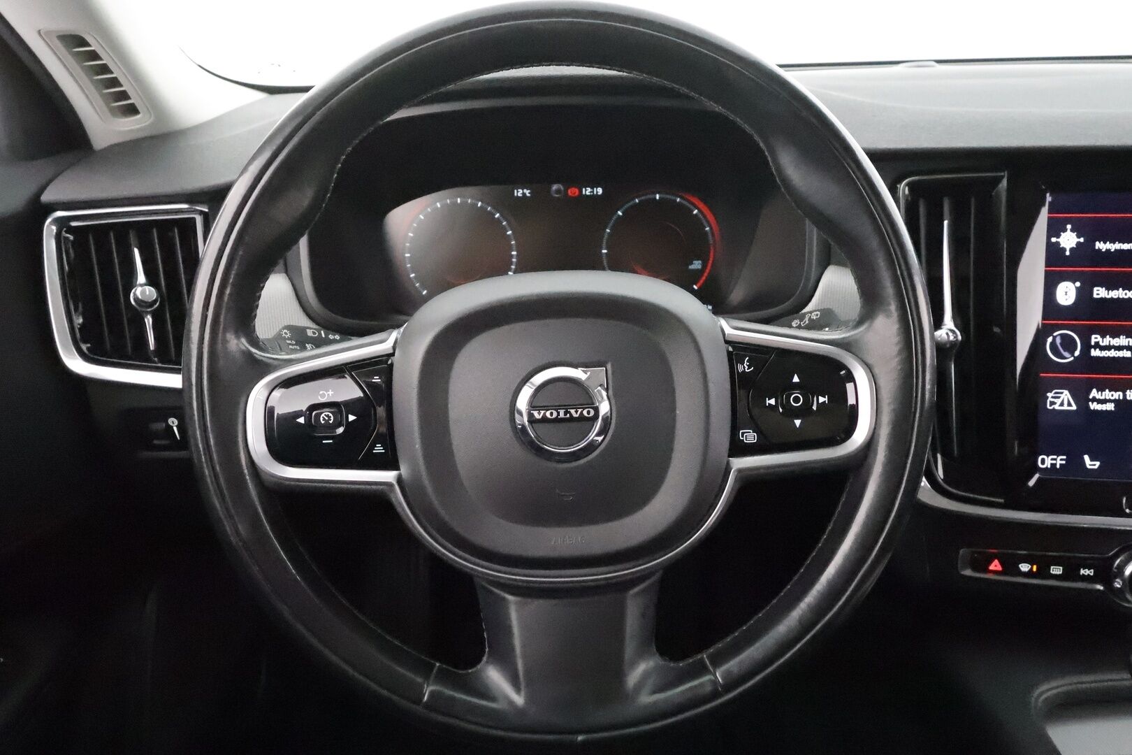 Volvo V90 2017 D4 Business Inscription aut * Pilot assist / Muistipenkki / Koukku / Webasto / Sporttinahat / P.Tutkat / Keyless / Apple&Android * - Kahdet Renkaat / Suomi auto