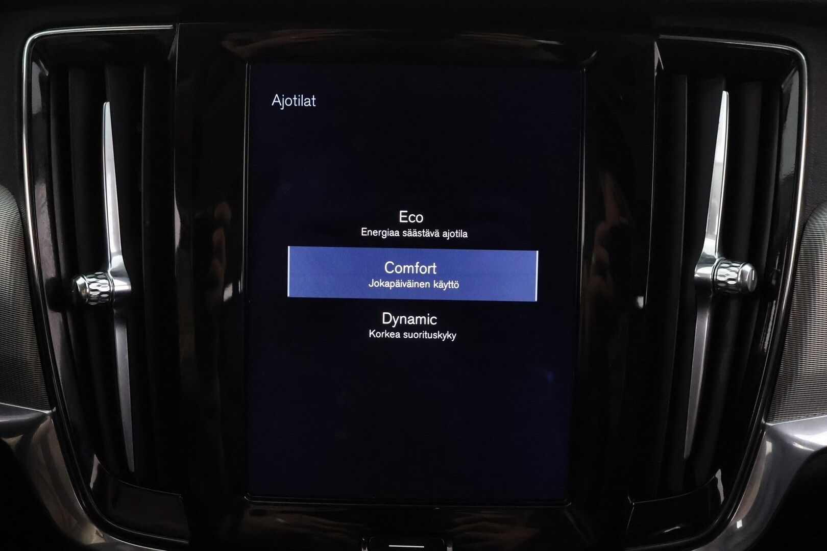Volvo V90 2017 D4 Business Inscription aut * Pilot assist / Muistipenkki / Koukku / Webasto / Sporttinahat / P.Tutkat / Keyless / Apple&Android * - Kahdet Renkaat / Suomi auto
