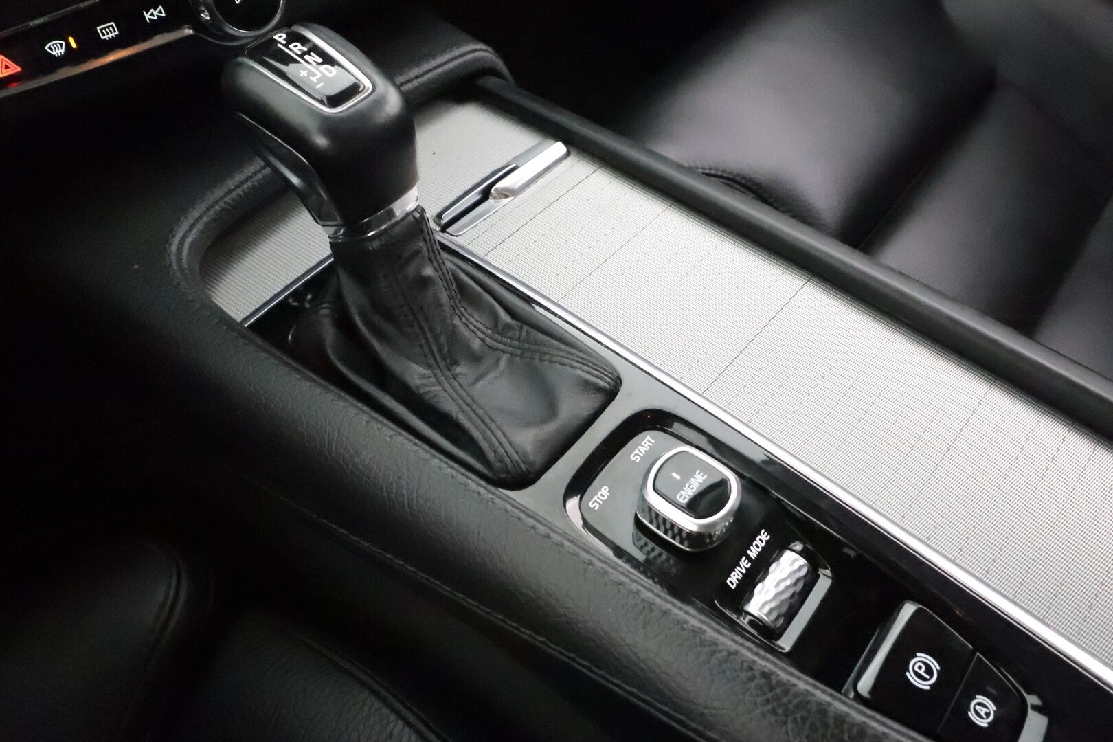 Volvo V90 2017 D4 Business Inscription aut * Pilot assist / Muistipenkki / Koukku / Webasto / Sporttinahat / P.Tutkat / Keyless / Apple&Android * - Kahdet Renkaat / Suomi auto - HULLUT AVAJAISHULINAT KORKOTARJOUS 3,29 %