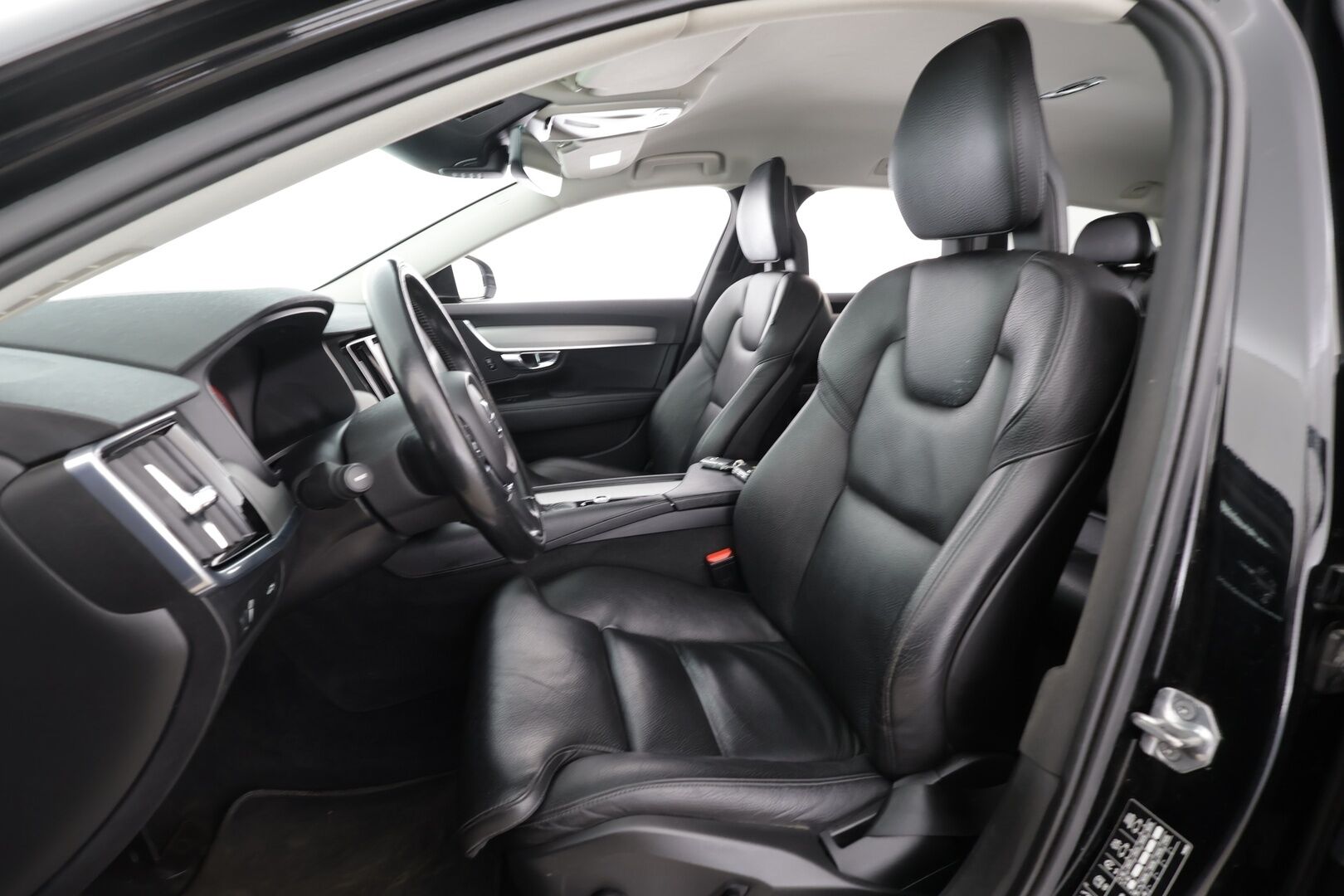 Volvo V90 2017 D4 Business Inscription aut * Pilot assist / Muistipenkki / Koukku / Webasto / Sporttinahat / P.Tutkat / Keyless / Apple&Android * - Kahdet Renkaat / Suomi auto