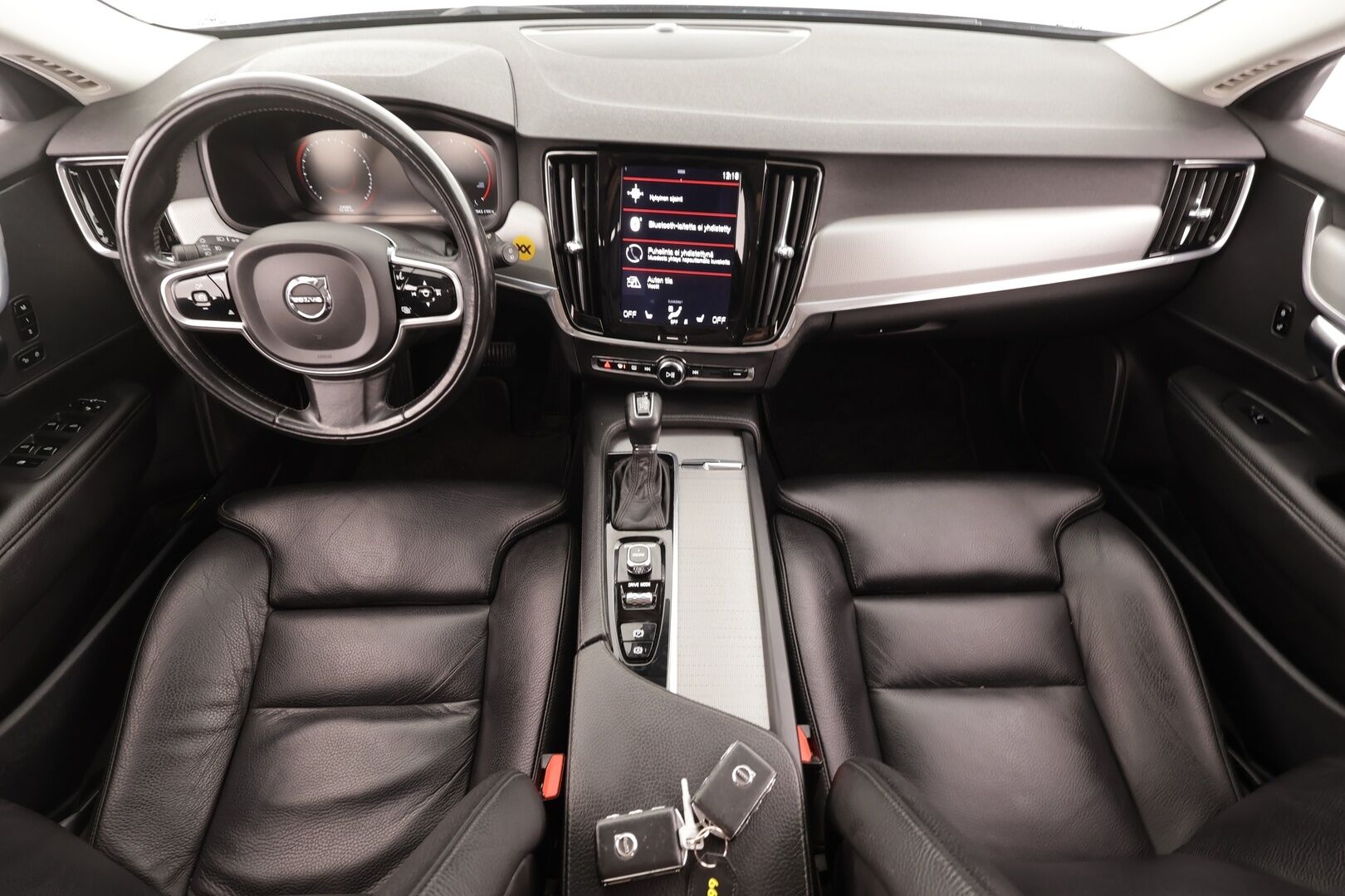 Volvo V90 2017 D4 Business Inscription aut * Pilot assist / Muistipenkki / Koukku / Webasto / Sporttinahat / P.Tutkat / Keyless / Apple&Android * - Kahdet Renkaat / Suomi auto