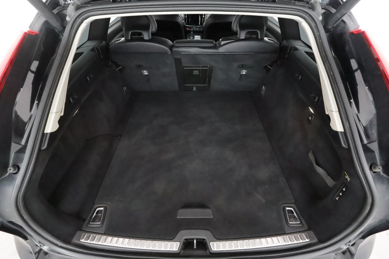 Volvo V90 2017 D4 Business Inscription aut * Pilot assist / Muistipenkki / Koukku / Webasto / Sporttinahat / P.Tutkat / Keyless / Apple&Android * - Kahdet Renkaat / Suomi auto - HULLUT AVAJAISHULINAT KORKOTARJOUS 3,29 %