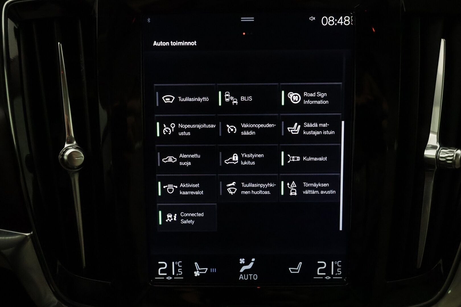 Volvo V90 Cross Country 2017 D5 AWD Pro aut ** Huippuvarusteet / B&W / HUD / Hierovat&Ilmastoidut muistipenkit / Panorama / Webasto / Koukku / Adapt. vakkari ** - 3,99 % KORKOTARJOUS TÄHÄN AUTOON - Suomi-auto / 360 Kamera / Apple&Android / Keyless / Full-LED / VOC