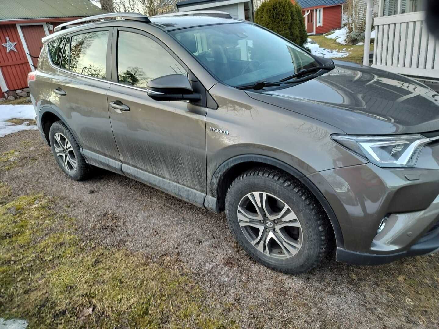Toyota RAV4 2017 2,5 Hybrid FWD Active Comfort *Adapt.vakkari / 360-kamera / Navi / Lohkolämmitin sisähaaralla* - *Suomi-auto / Kahdet renkaat alumiinivanteilla / Hyvin Huollettu*