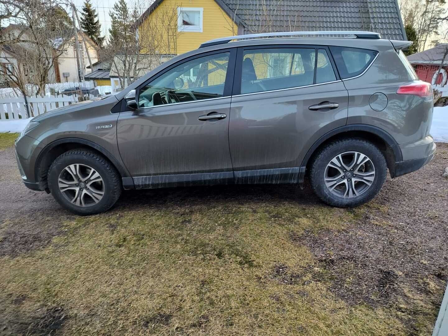 Toyota RAV4 2017 2,5 Hybrid FWD Active Comfort *Adapt.vakkari / 360-kamera / Navi / Lohkolämmitin sisähaaralla* - *Suomi-auto / Kahdet renkaat alumiinivanteilla / Hyvin Huollettu*