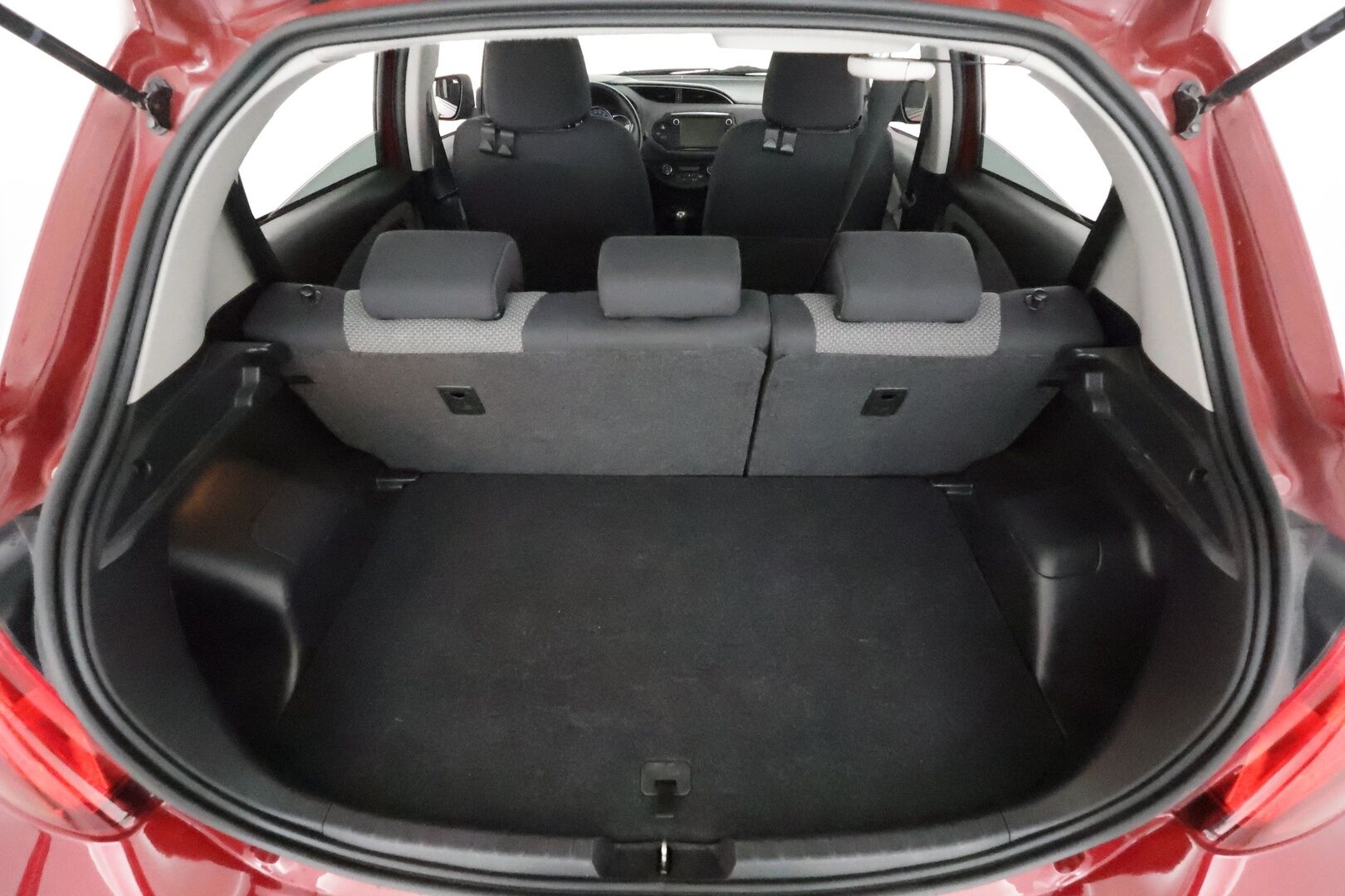 Toyota Yaris 2017 1,5 Hybrid Active Edition 5ov **Vakkari / P.kamera / Lohkolämmitin / Navi / Bluetooth** - Suomi-auto / Merkkihuollettu / Kahdet renkaat aluvanteilla